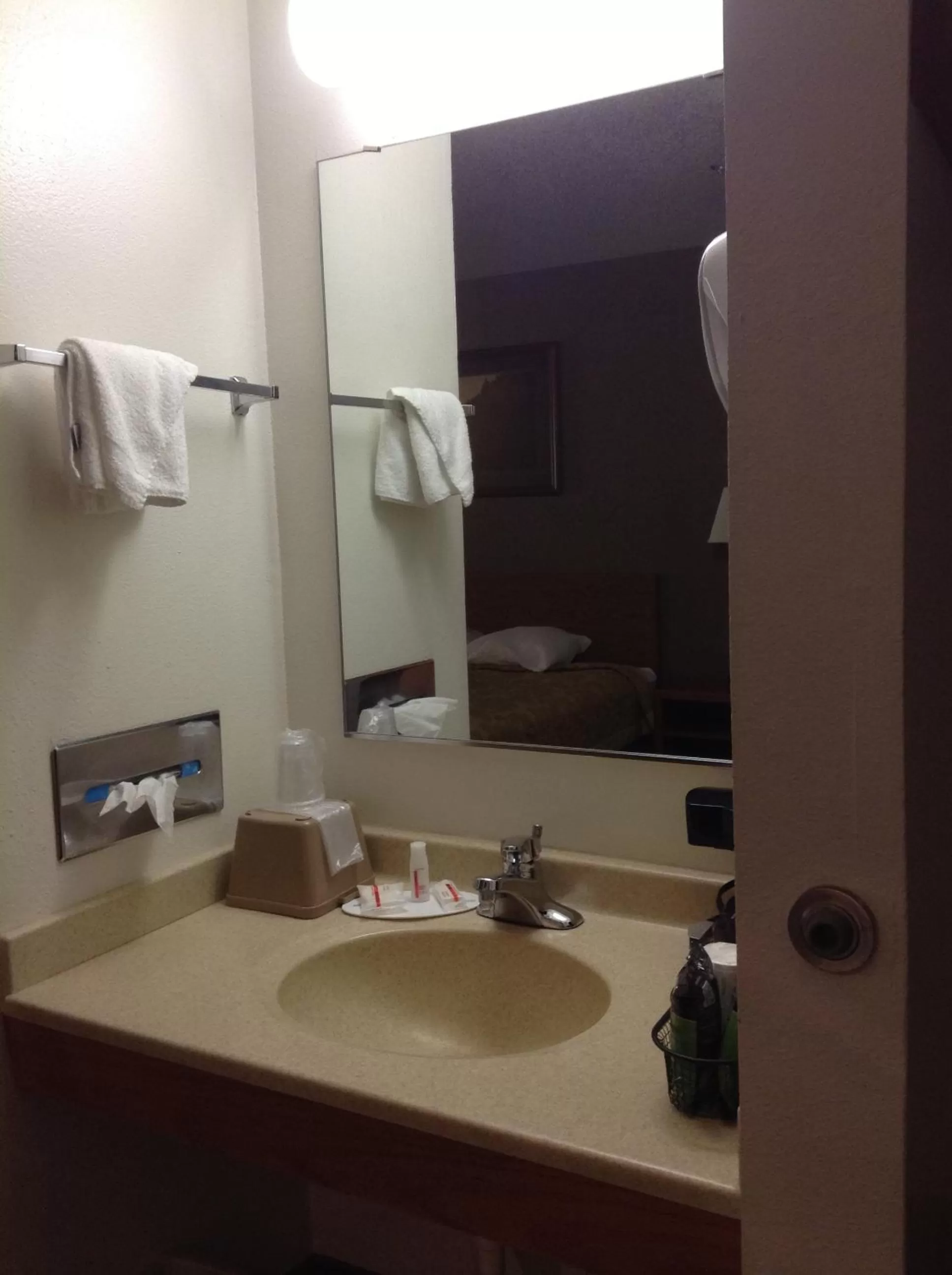 Bathroom in Super 8 by Wyndham Custer/Crazy Horse Area