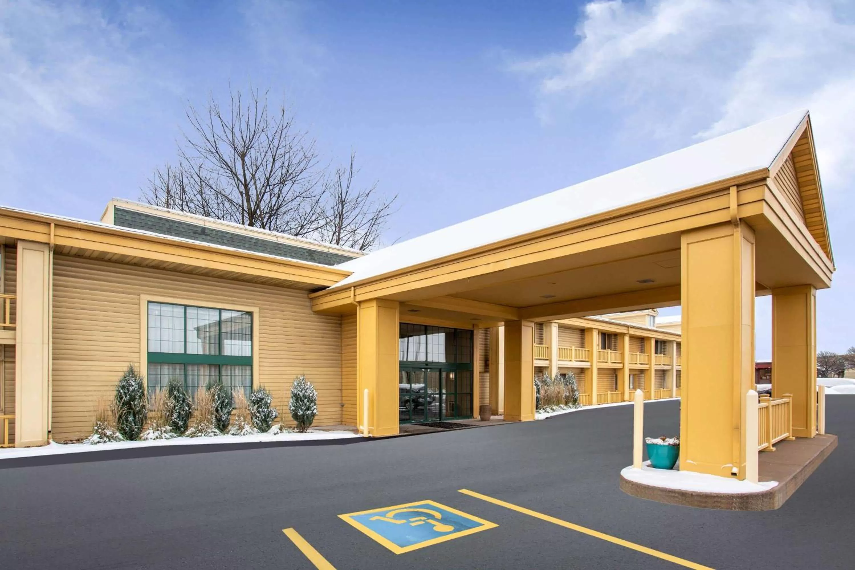 Property building in La Quinta Inn by Wyndham Oshkosh