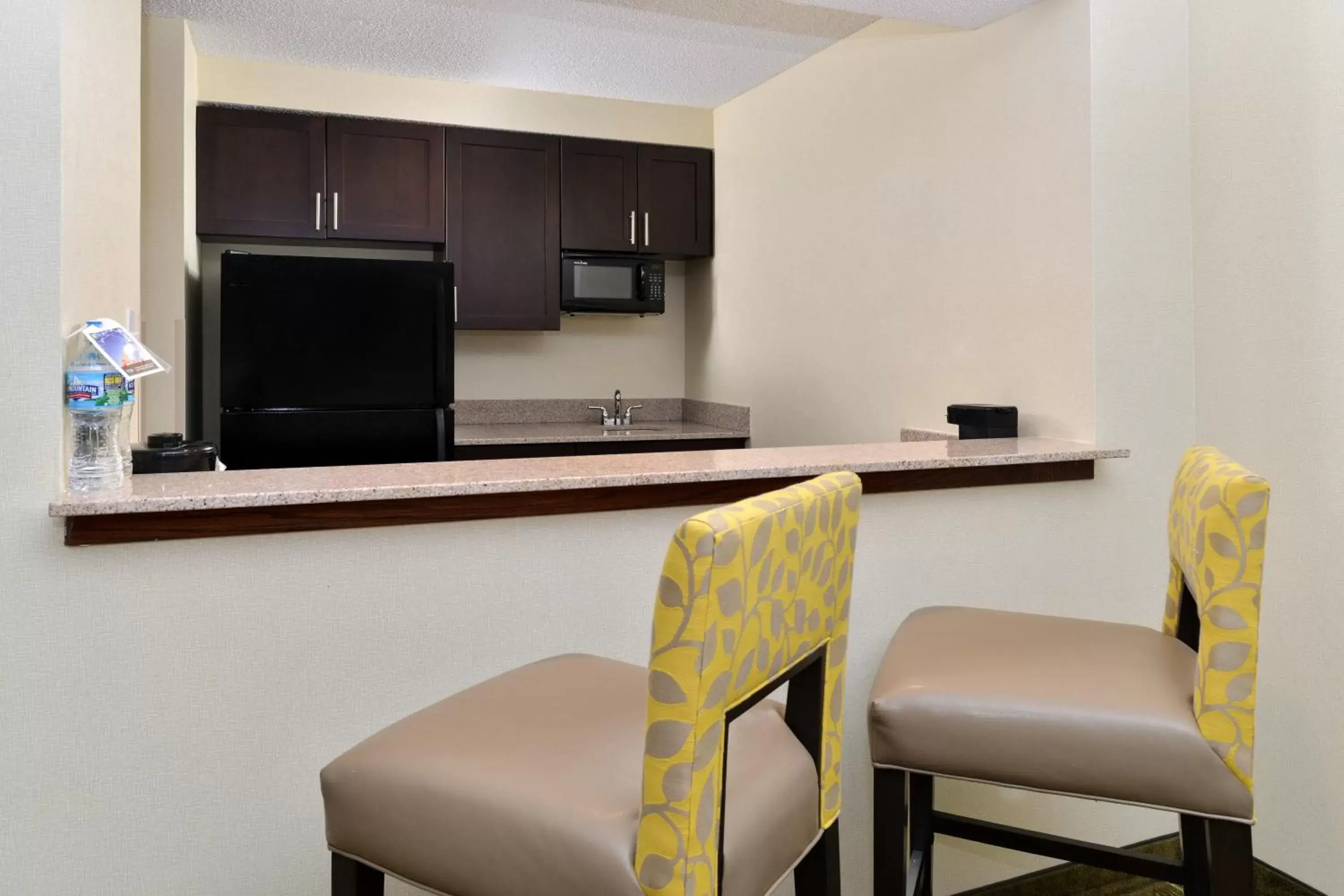 Photo of the whole room, TV/Entertainment Center in Holiday Inn Express Hotel & Suites Indianapolis W - Airport Area, an IHG Hotel