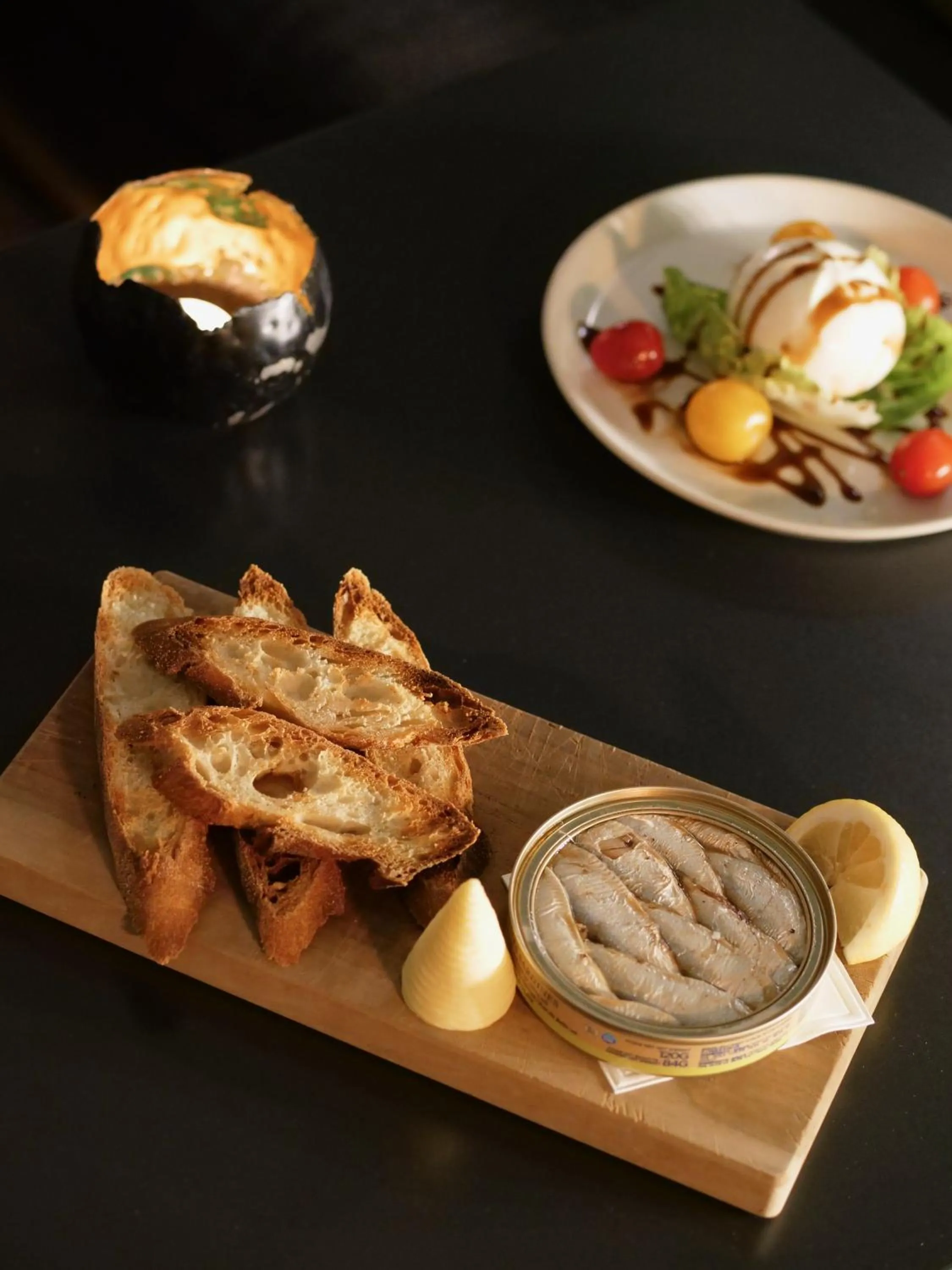 Lounge or bar in Hôtel Jules & Jim