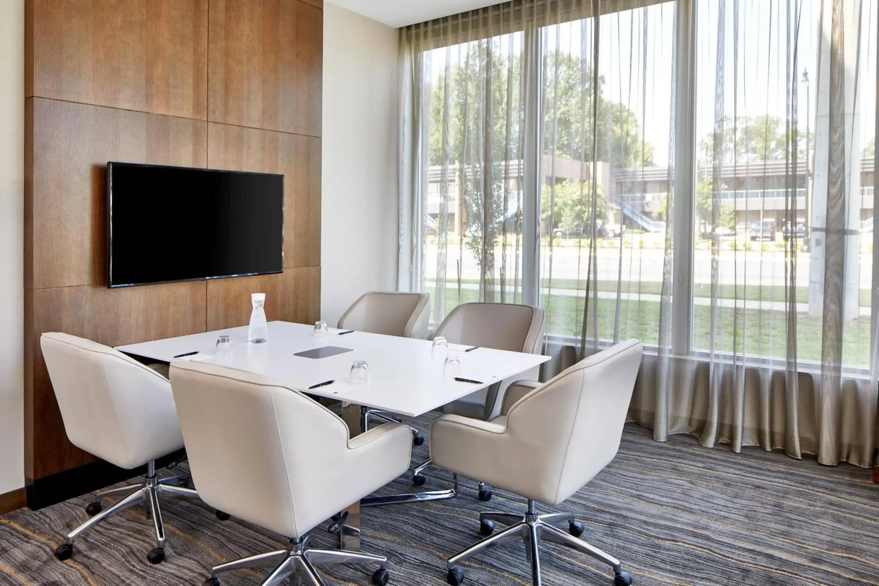 Meeting/conference room, TV/Entertainment Center in AC Hotel by Marriott Tuscaloosa Downtown