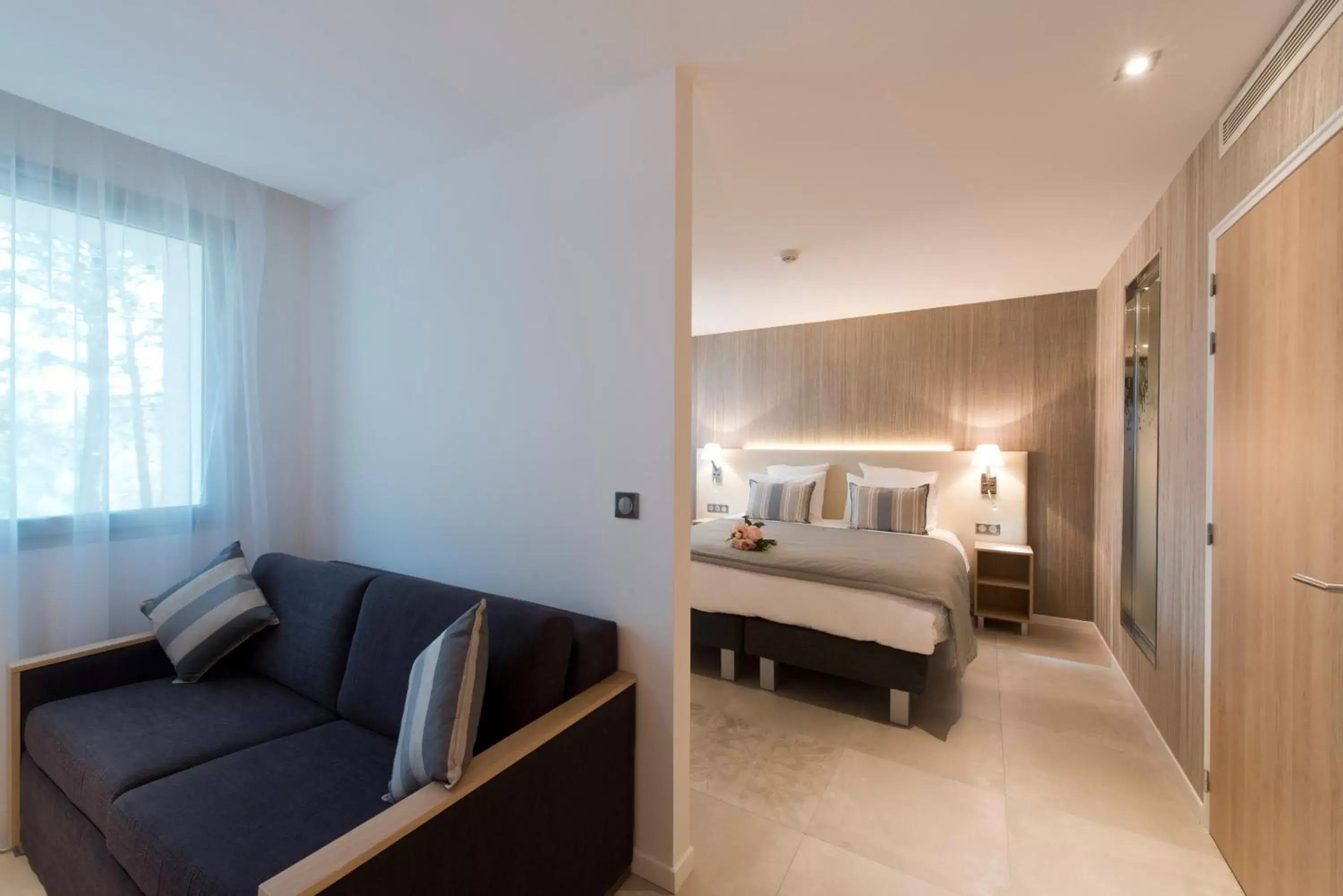 Bedroom, Bed in Golden Tulip Sophia Antipolis - Hotel & Spa