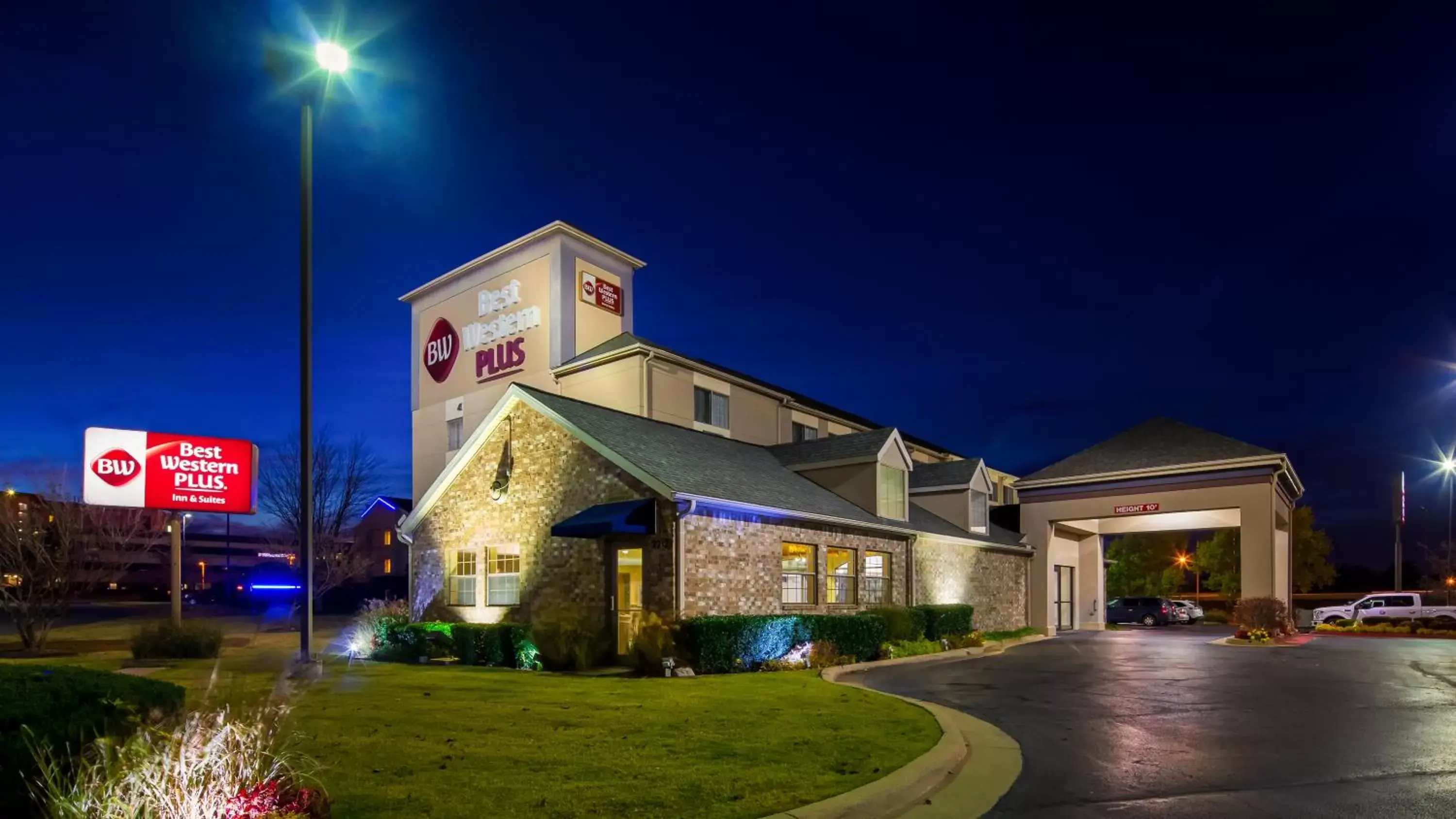 Property building in Best Western PLUS Tulsa Inn & Suites Property building in Best Western PLUS Tulsa Inn & Suites