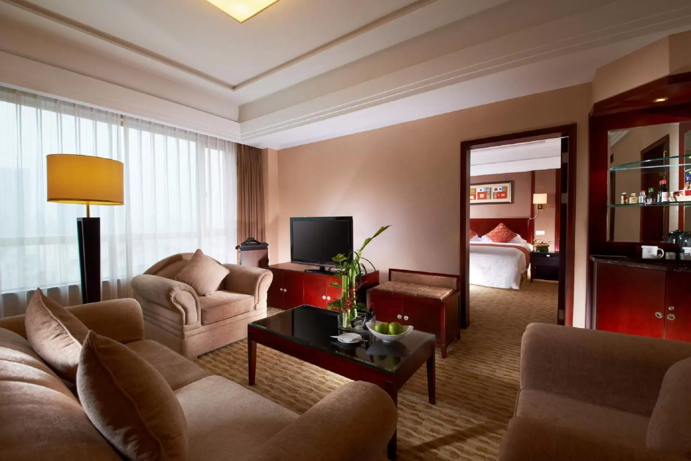 Photo of the whole room, Seating Area in Crowne Plaza City Center Ningbo, an IHG Hotel - Near Ningbo Railway Station