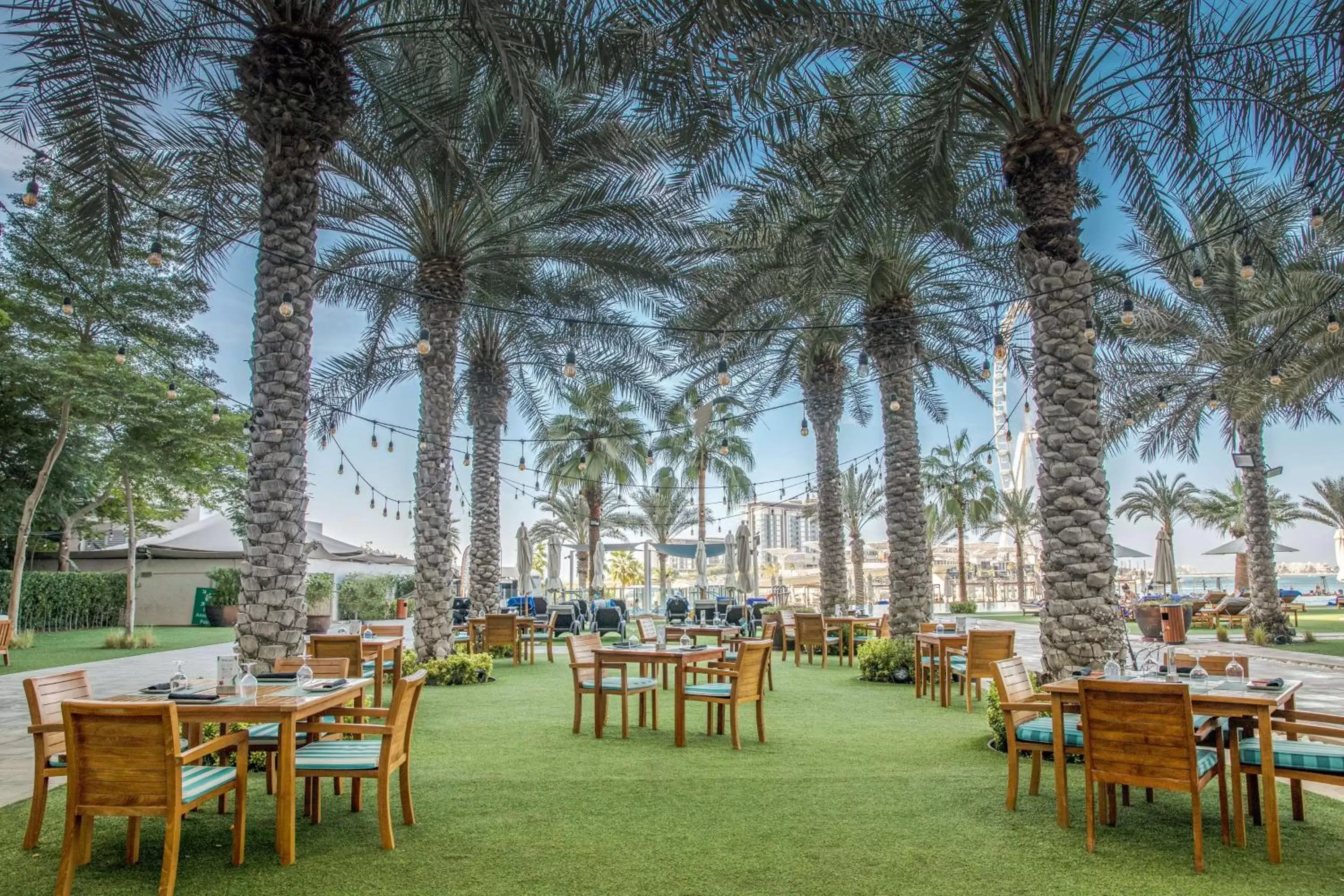 Dining area in DoubleTree by Hilton Dubai Jumeirah Beach