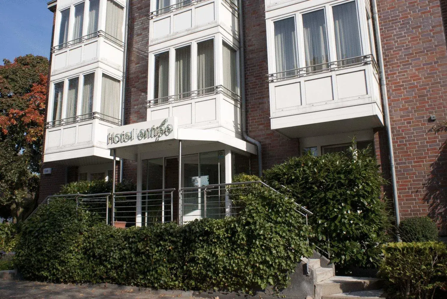 Property Building in Entrée Groß Borstel Garni Hotel