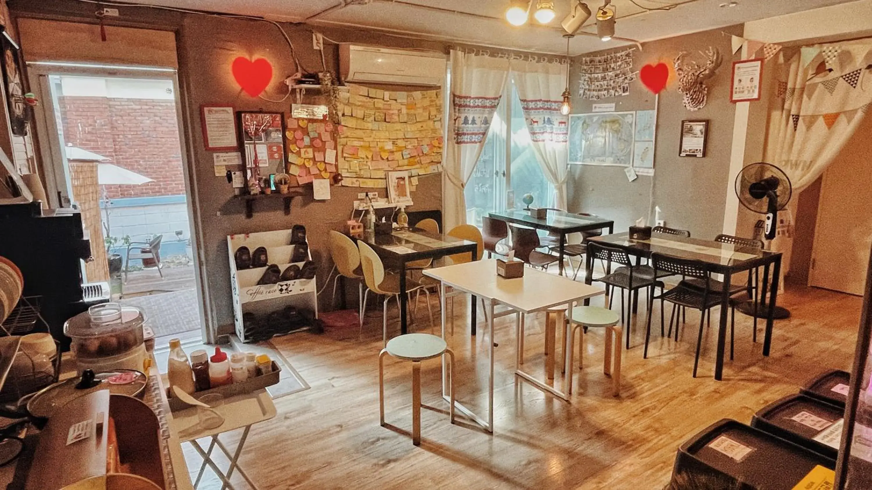 Living room, Restaurant/Places to Eat in Hongdae Style Guesthouse