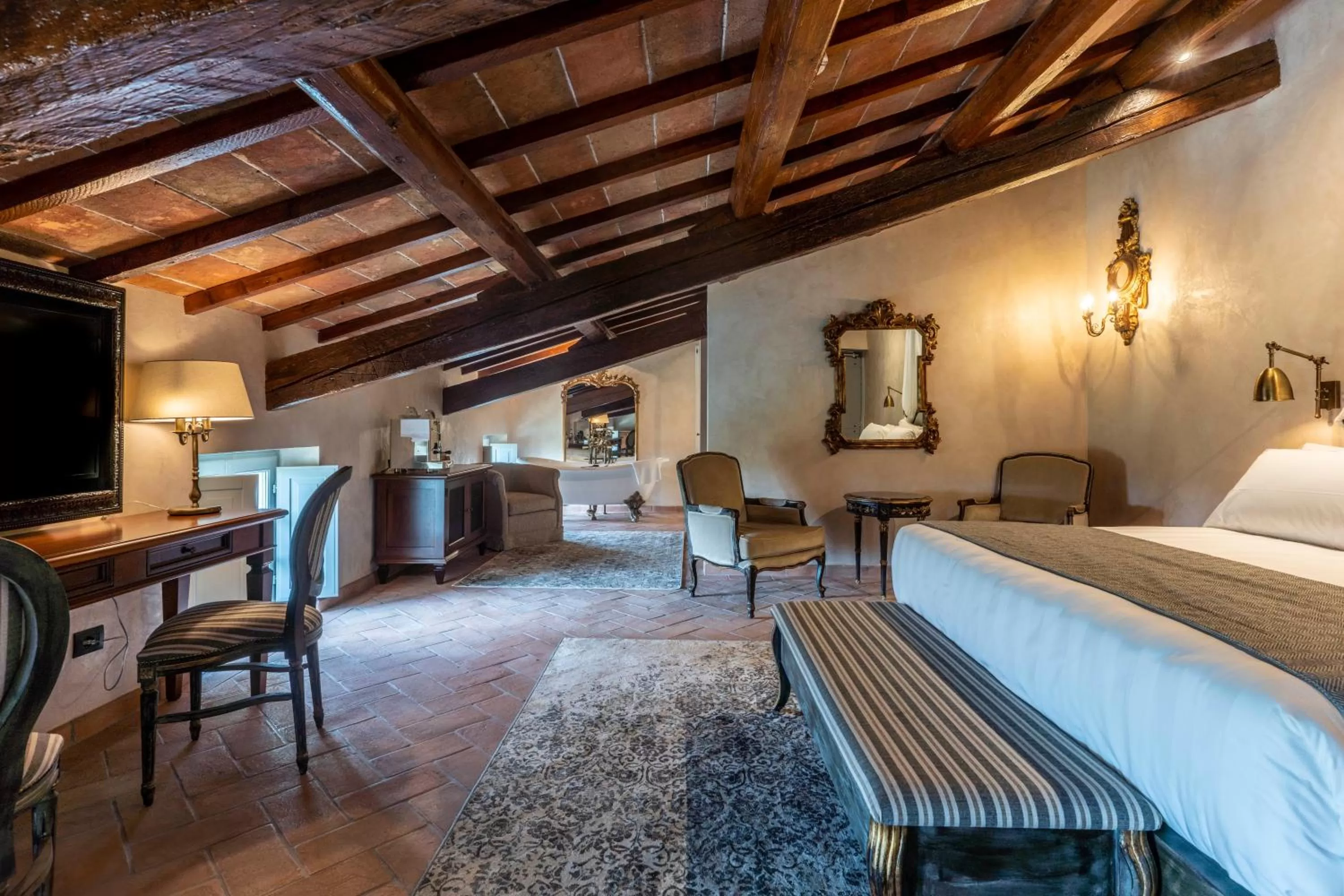 Communal lounge/ TV room, Bed in Villa Petriolo - Small Luxury Hotels of the World