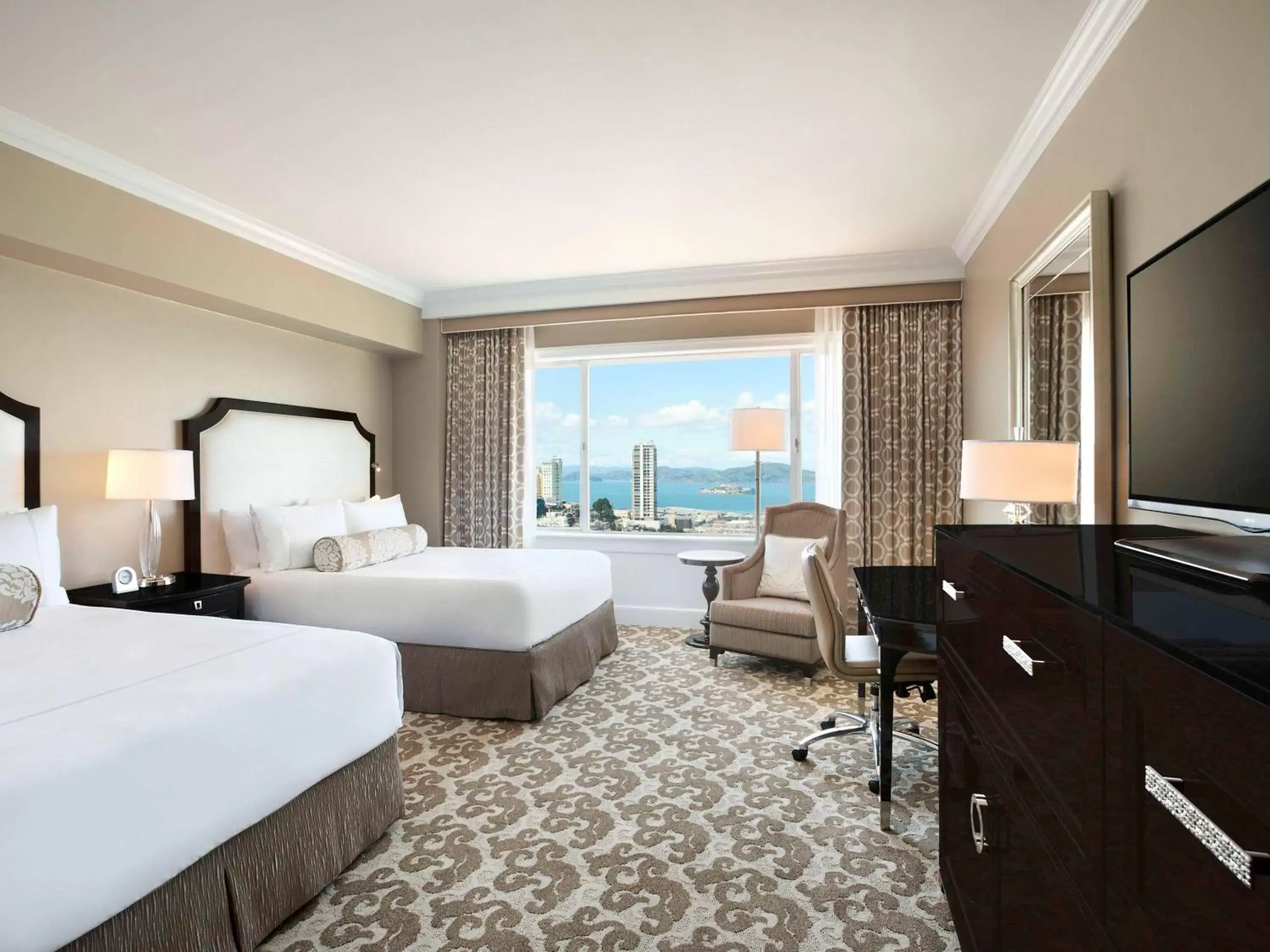 Deluxe Queen Room with Two Queen Beds with City View in Fairmont San Francisco