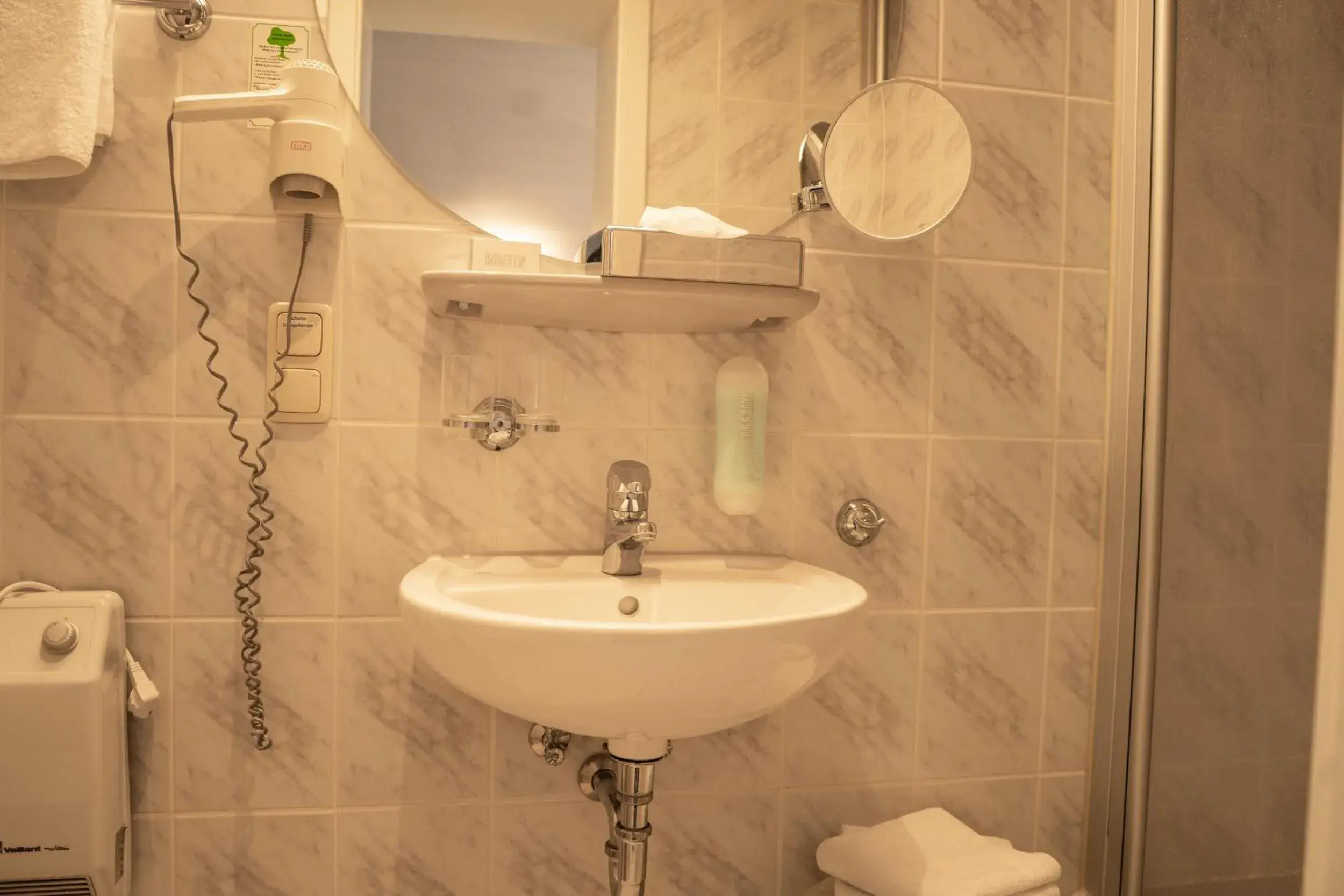 Bathroom in Hotel & Restaurant Am Alten Rhin