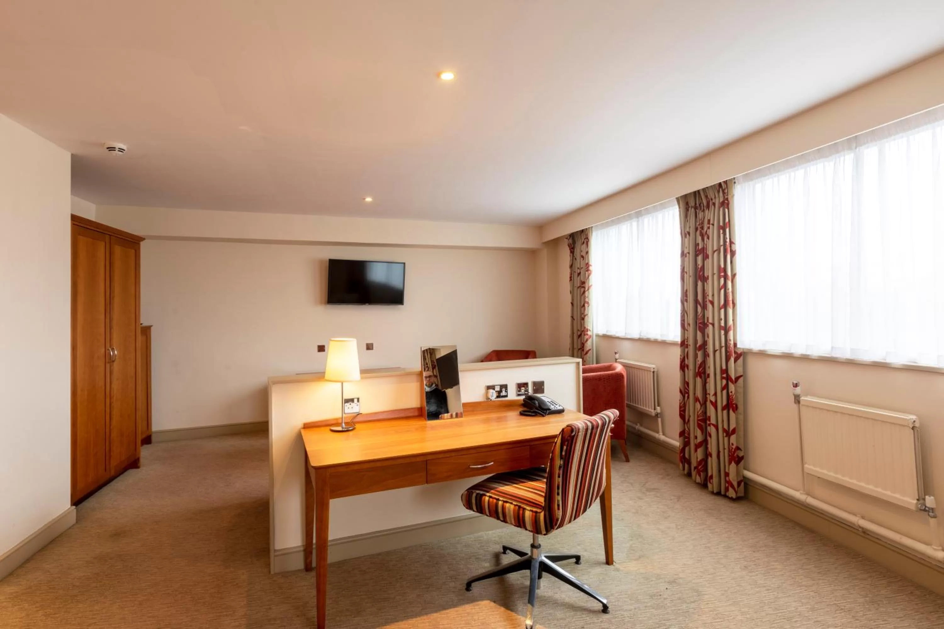 Seating Area in Birmingham Strathallan Hotel, BW Signature Collection