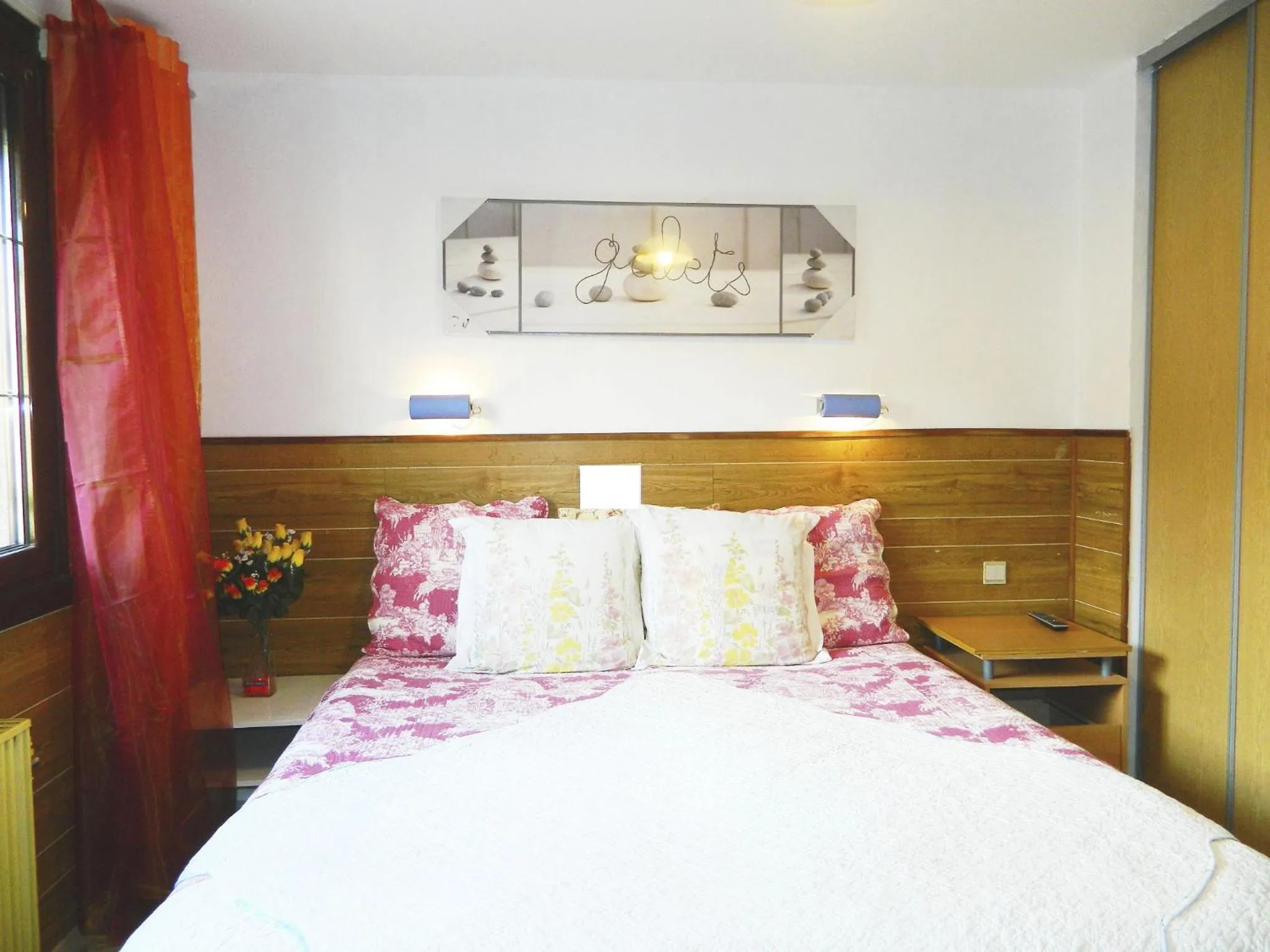 Bed in Hotel Paris Star