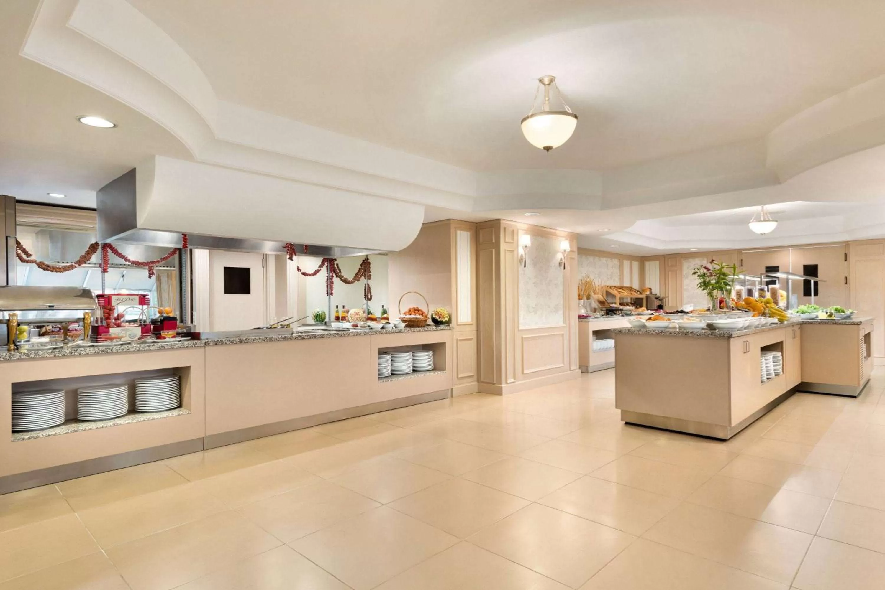 Restaurant/places to eat in Wyndham Tashkent