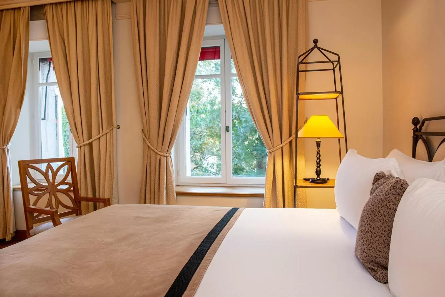Photo of the whole room, Bed in Hotel de la Cité & Spa MGallery