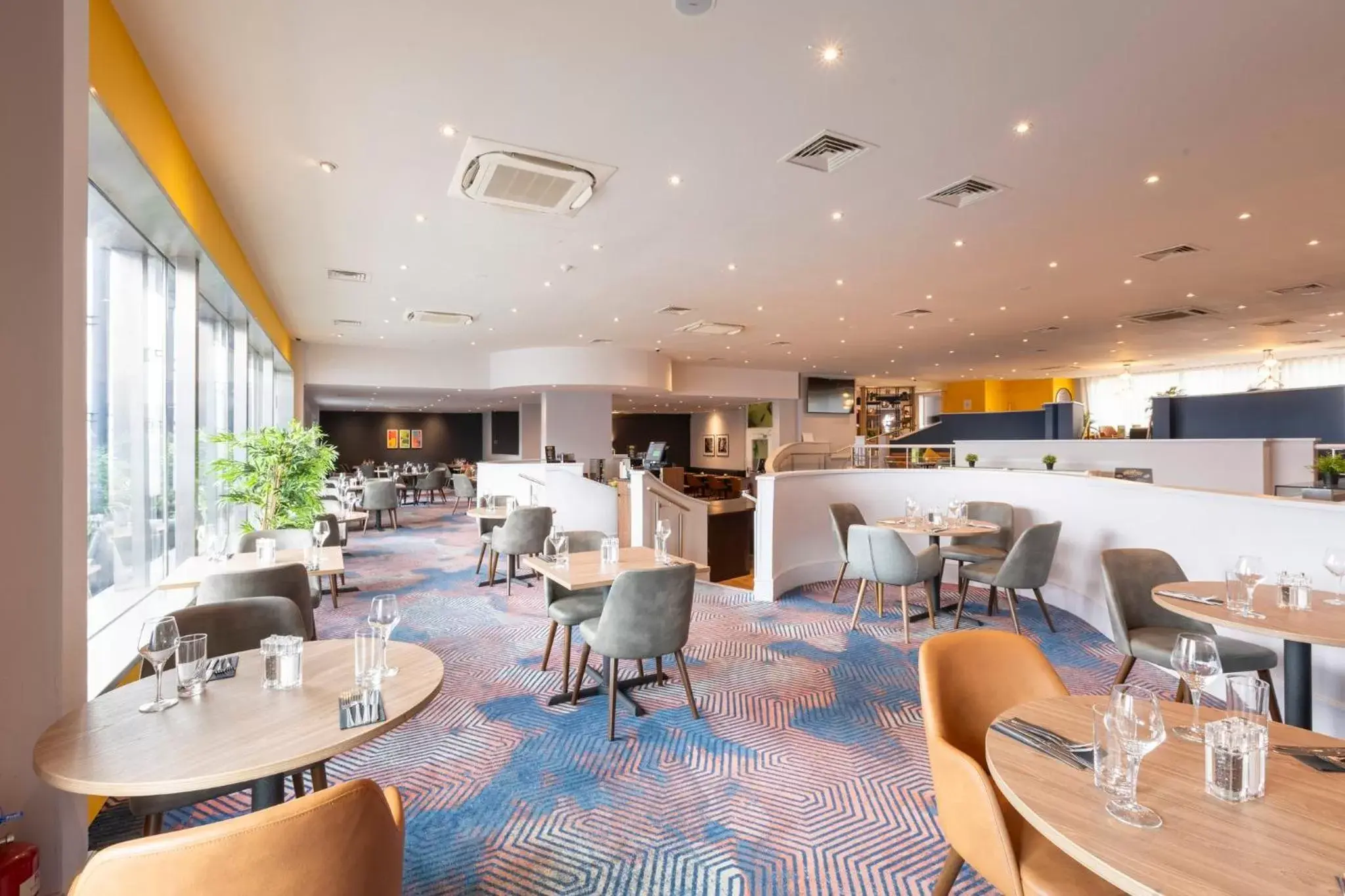 Restaurant/Places to Eat in Holiday Inn Cardiff City, an IHG Hotel