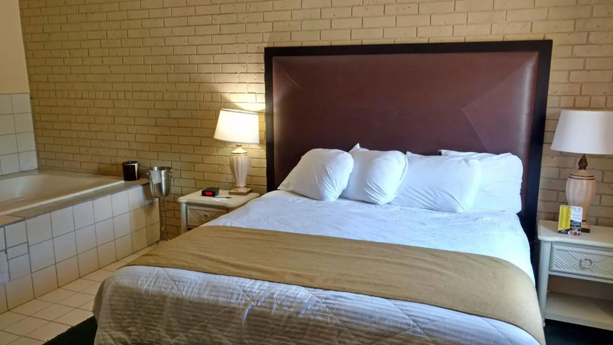 Bed in Americas Best Value Inn Webster City Bed in Americas Best Value Inn Webster City