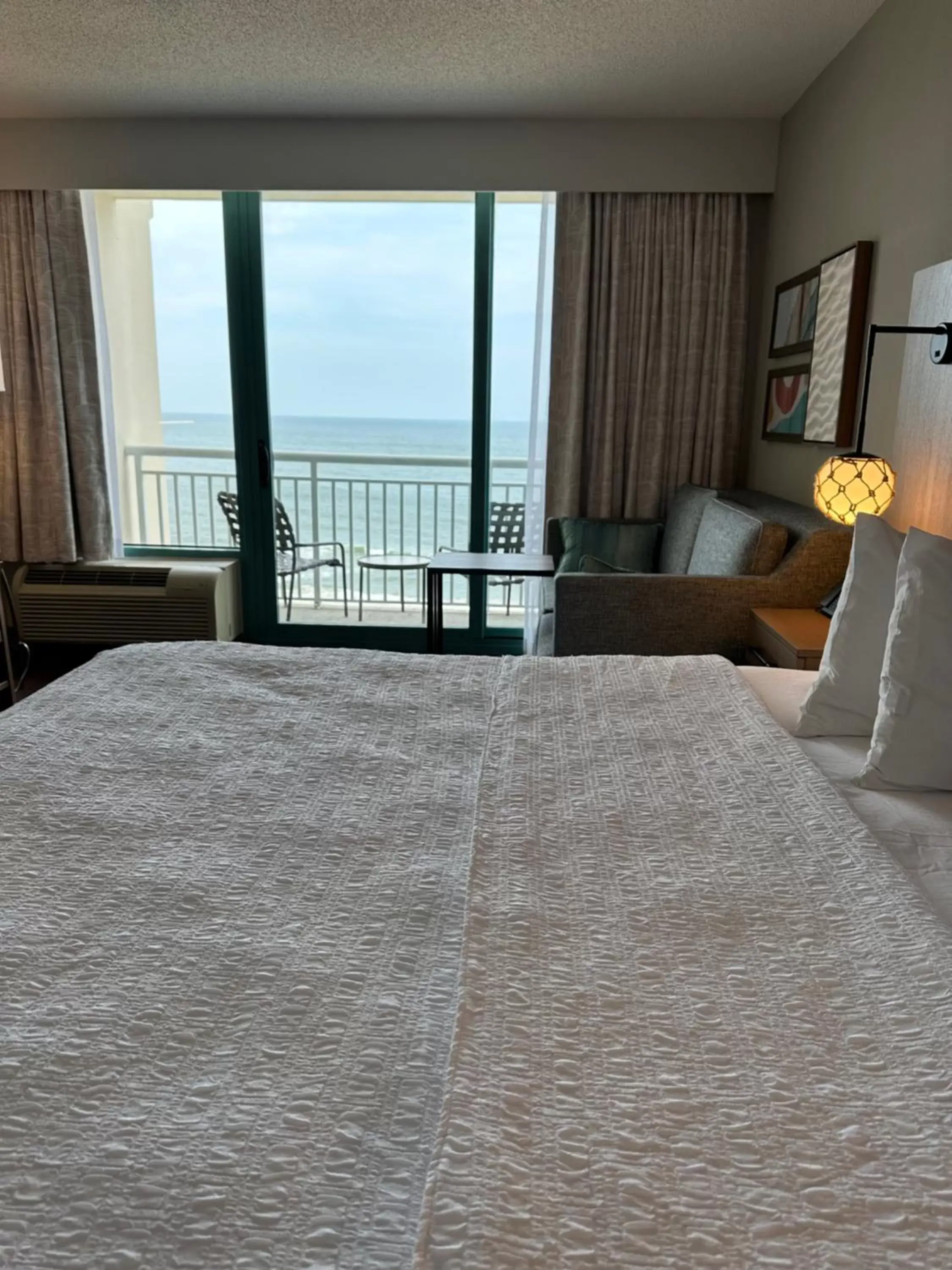 Bed in Hampton Inn Virginia Beach-Oceanfront South