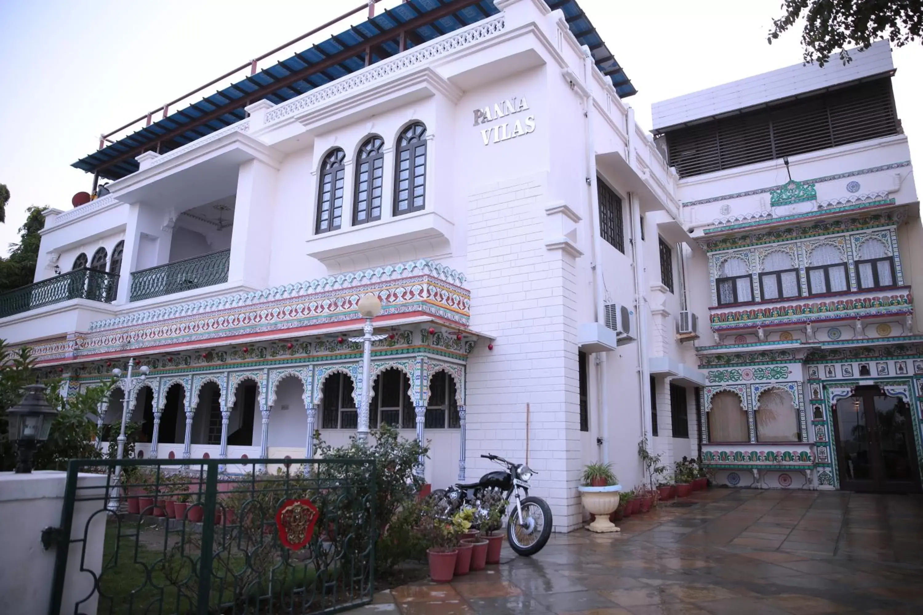 Facade/entrance, Property Building in Panna Vilas - A Lake Facing Boutique Hotel