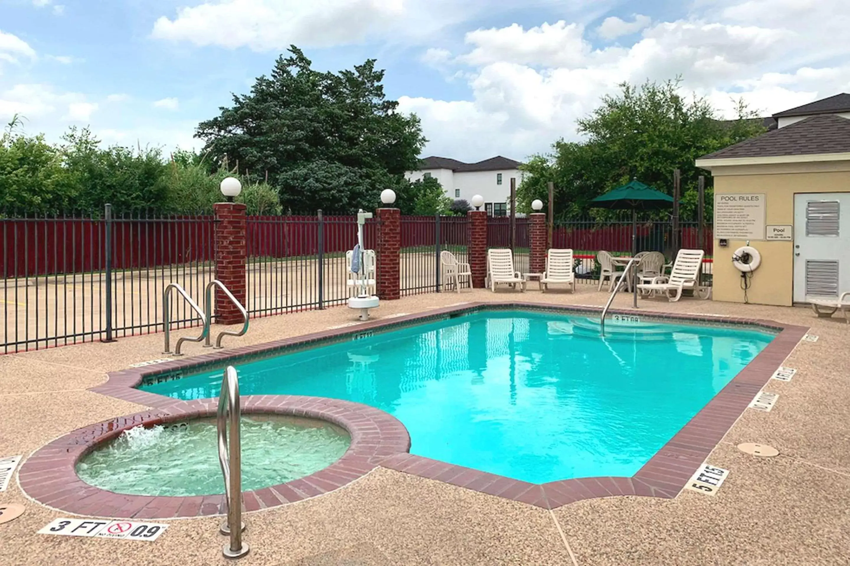 On site, Swimming Pool in Comfort Suites Texas Avenue