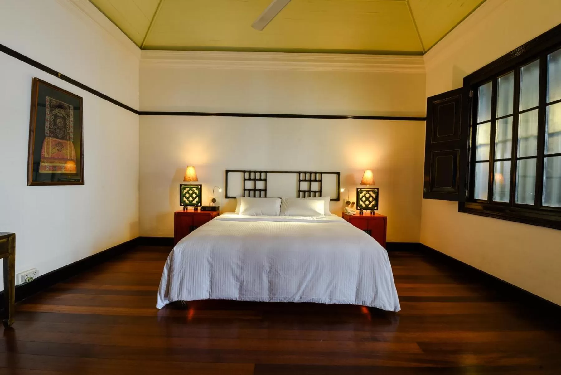 Photo of the whole room, Bed in Cheong Fatt Tze - The Blue Mansion