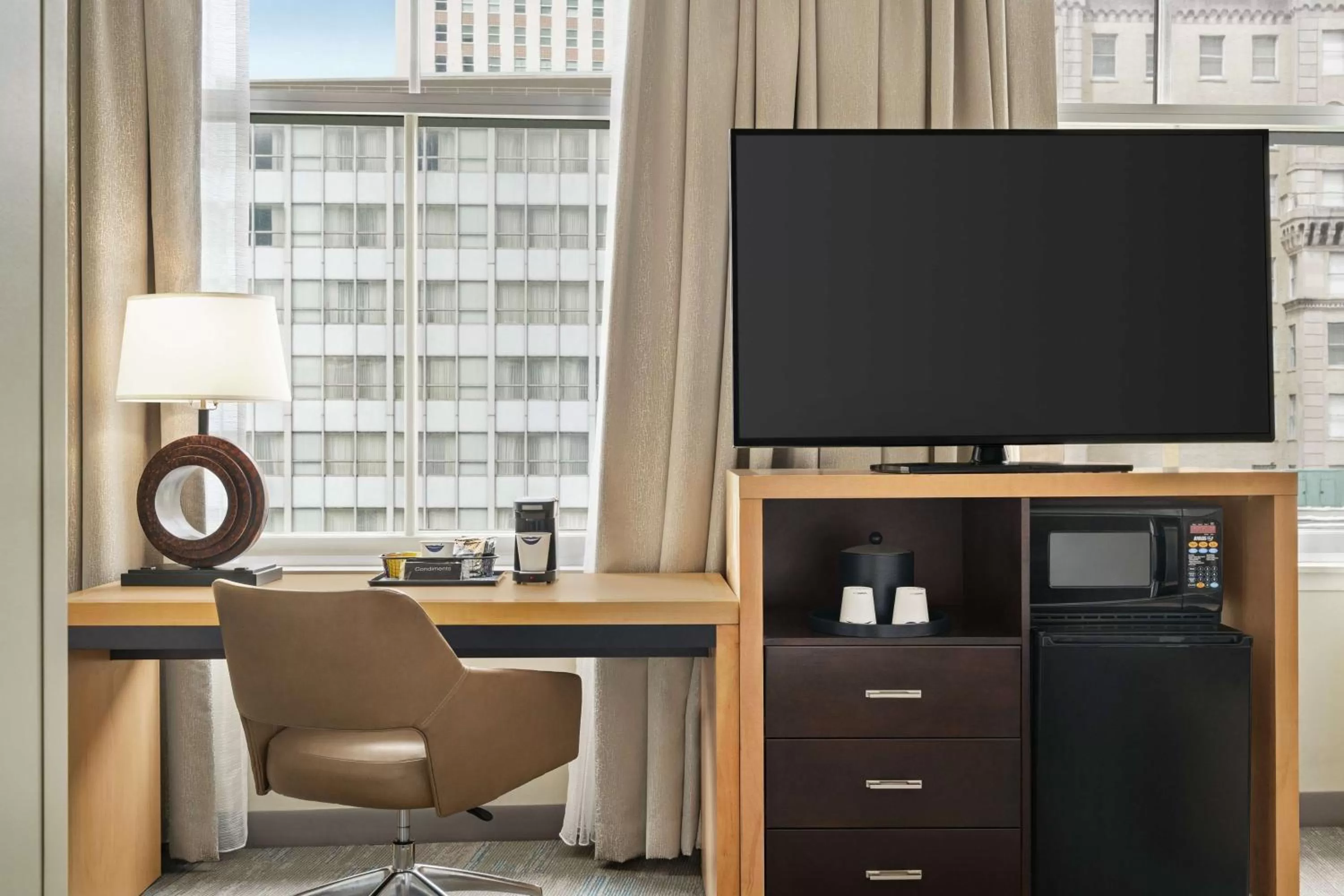 Bedroom in Hampton Inn Downtown / French Quarter Area