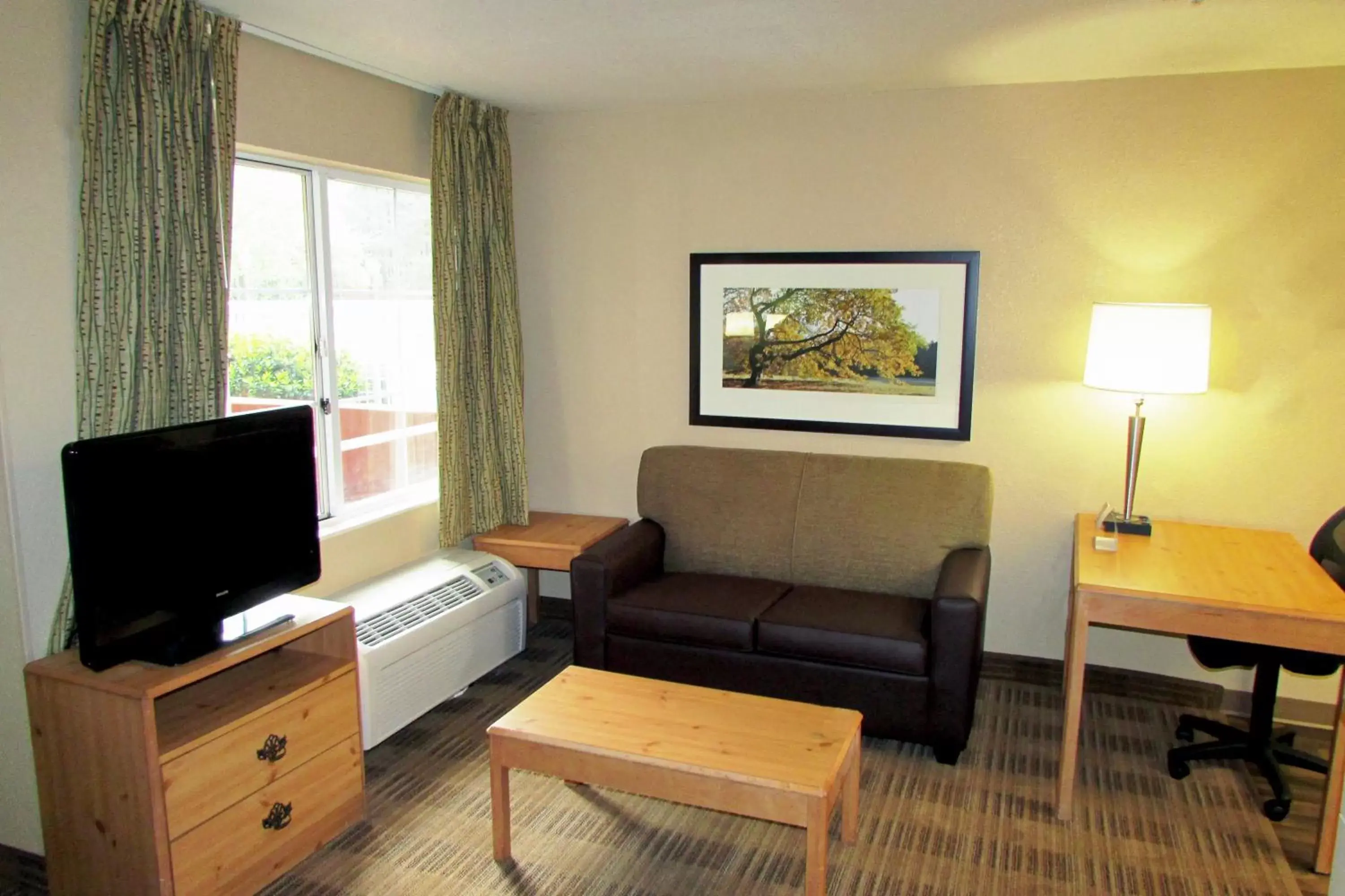 TV and multimedia, Seating Area in Extended Stay America Suites - Pleasanton - Chabot Dr