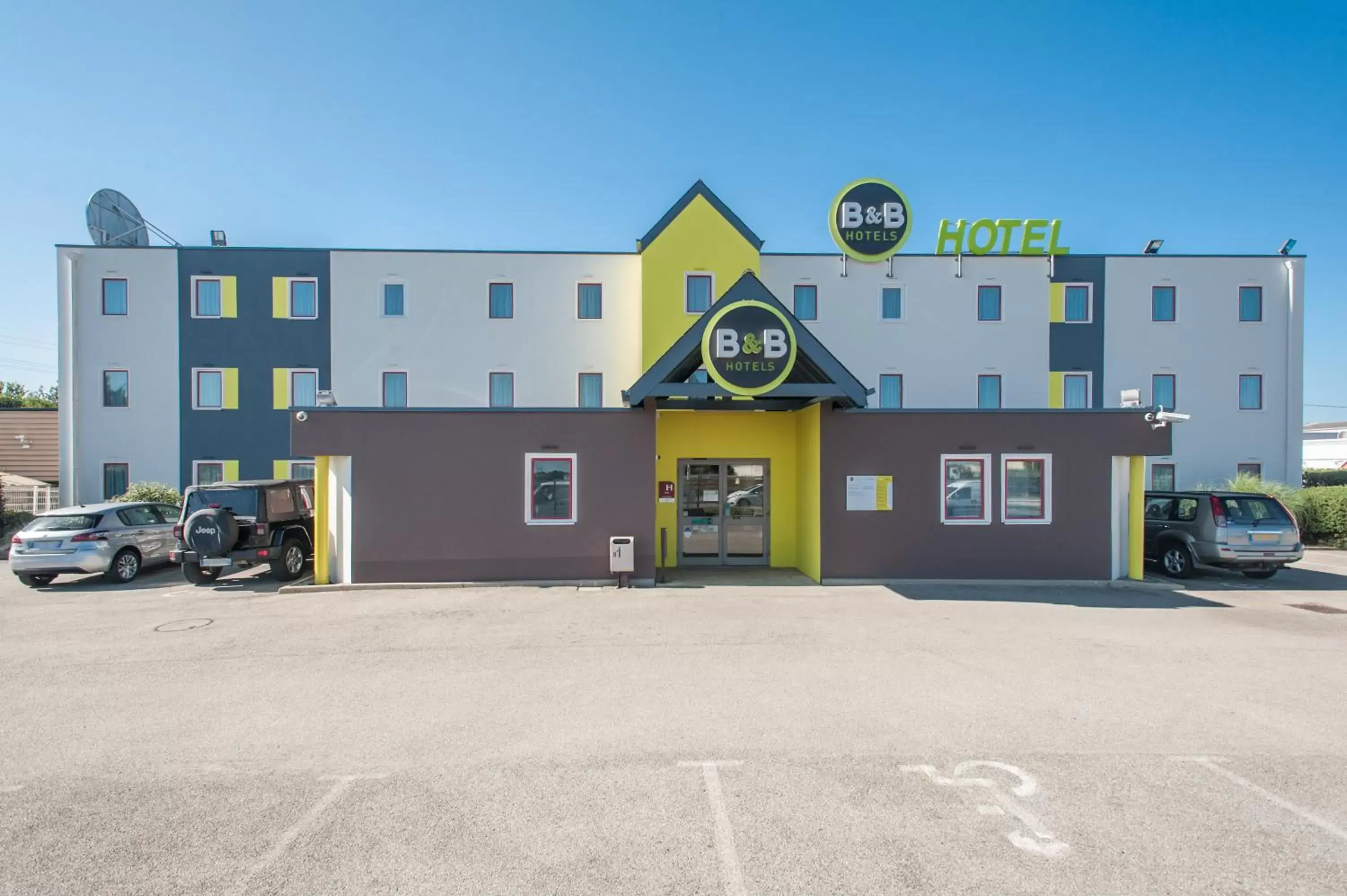 Facade/entrance in B&B HOTEL Lorient Caudan Facade/entrance in B&B HOTEL Lorient Caudan