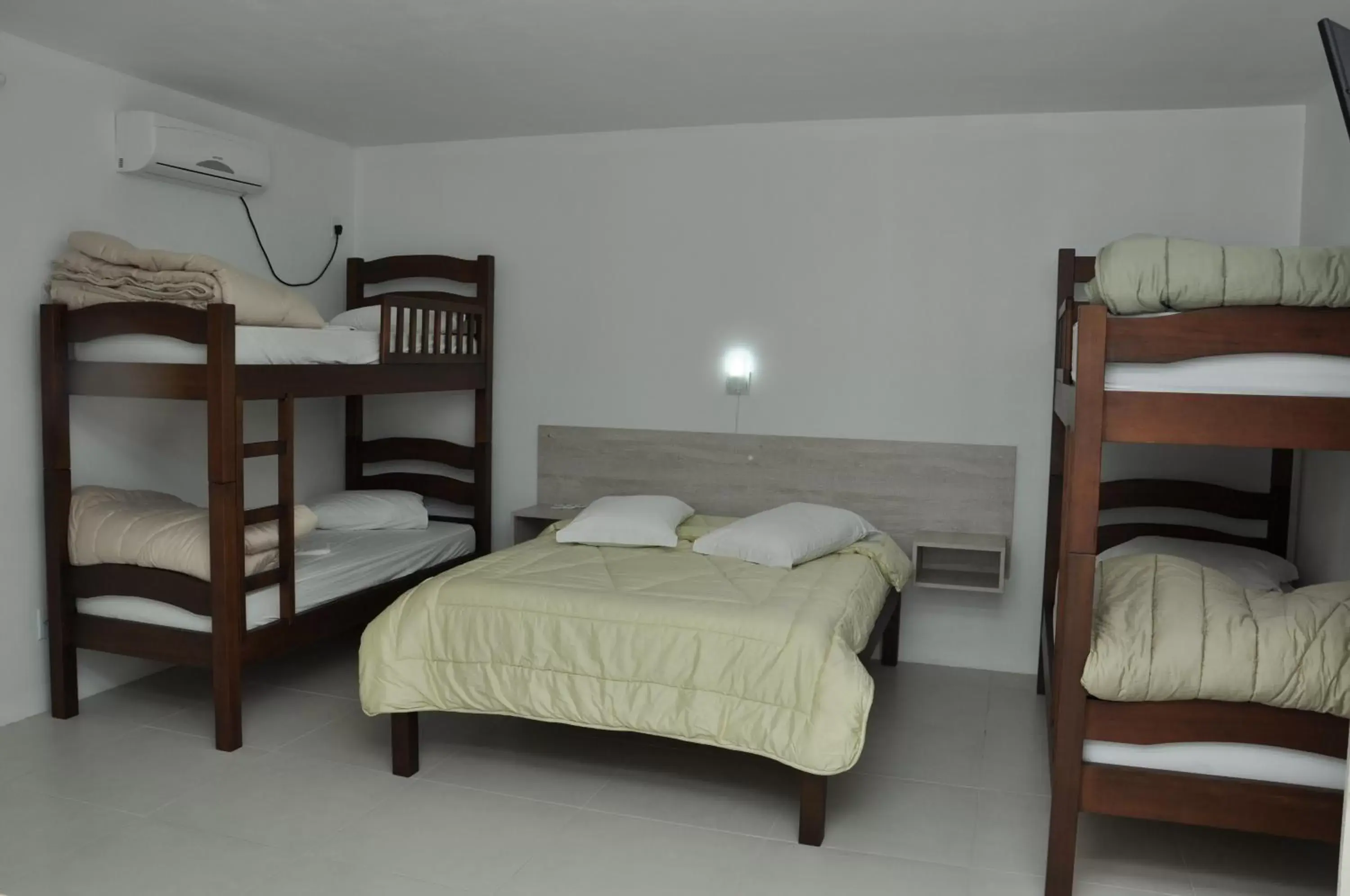 Bedroom, Bunk Bed in Marechal Plaza Hotel