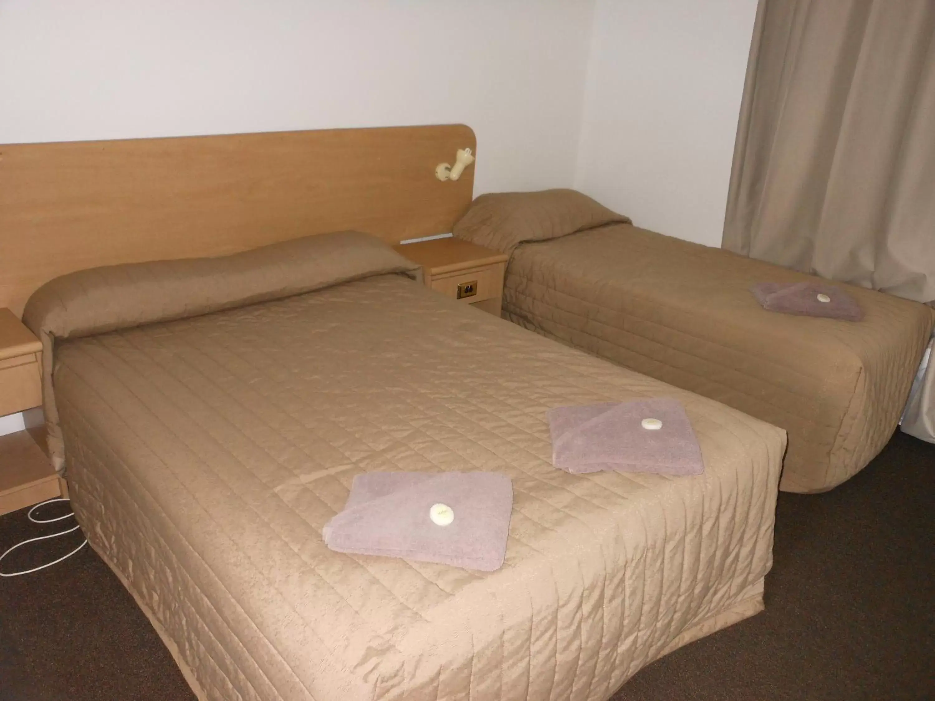 Bedroom, Bed in Parkway Motel