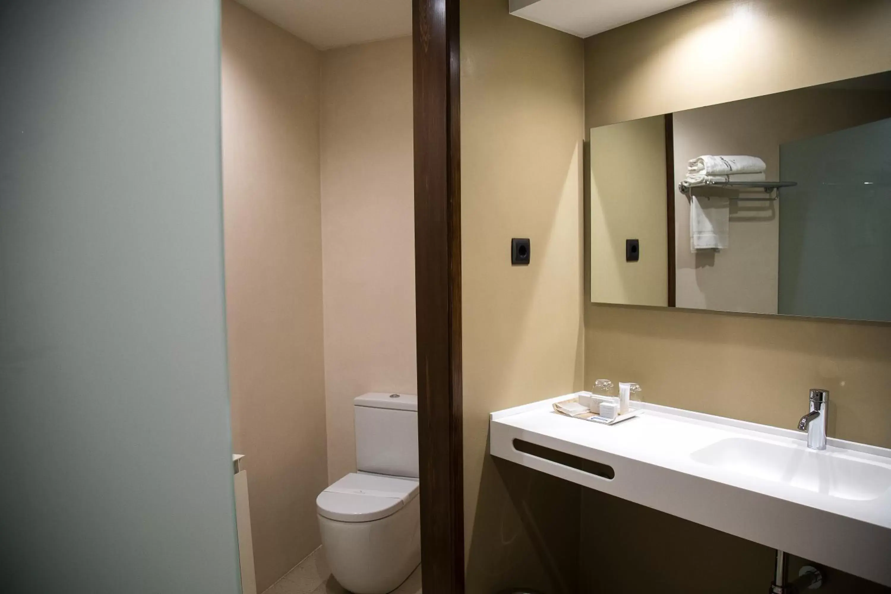 Toilet, Bathroom in Hotel Swiss Moraira