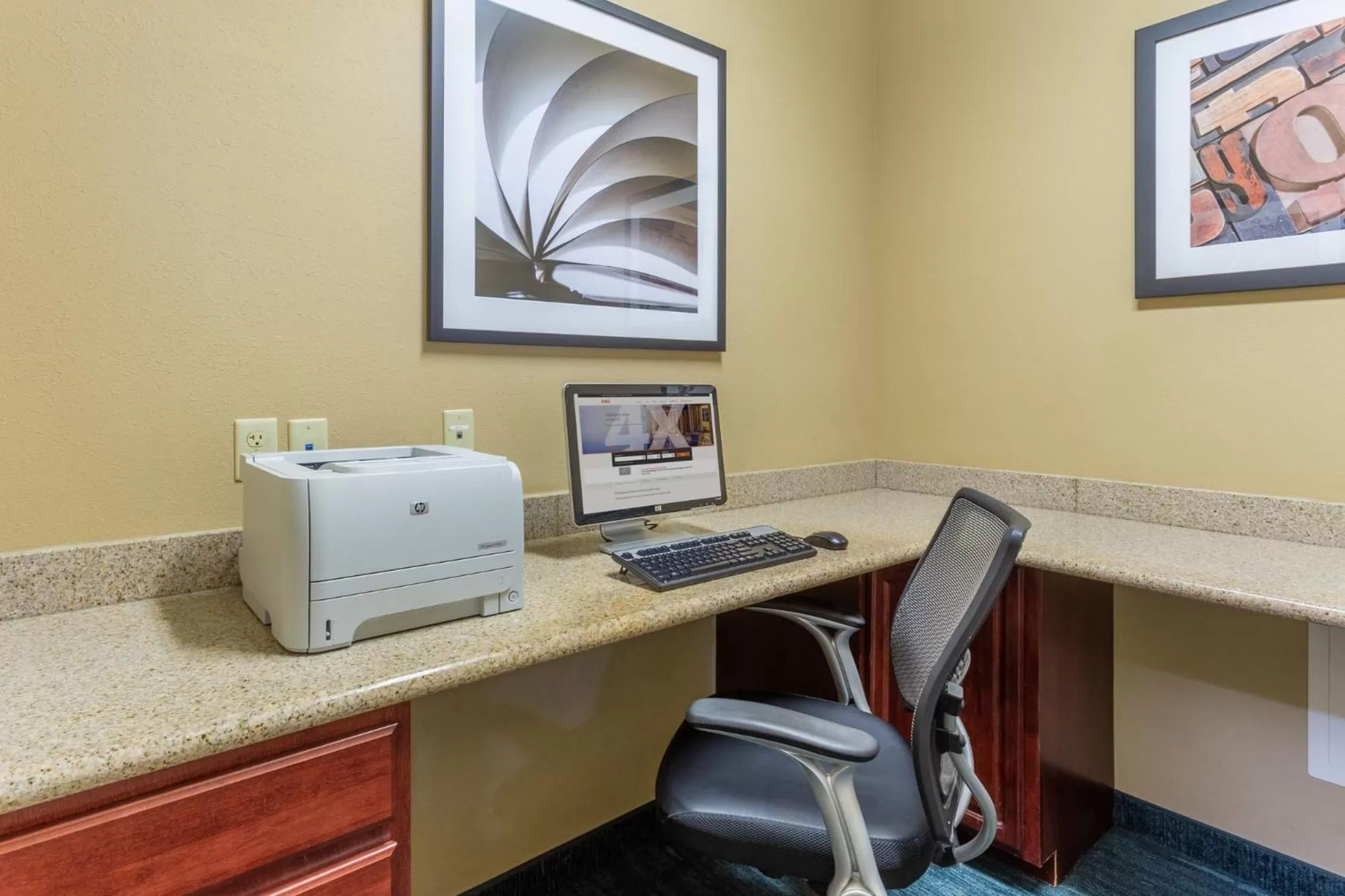 Business facilities in Candlewood Suites South Bend Airport by IHG