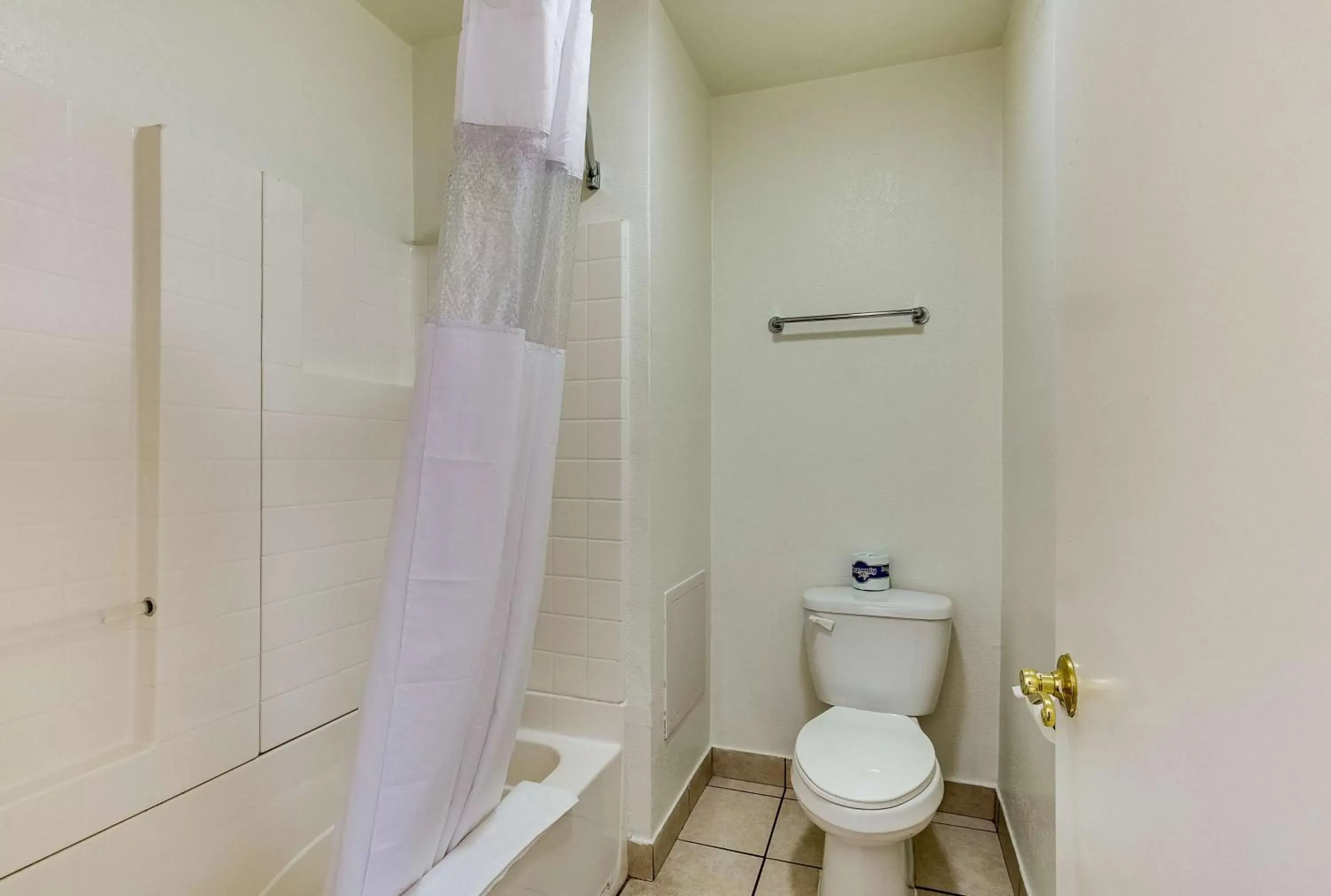 Toilet, Bathroom in Motel 6-El Paso, TX - West