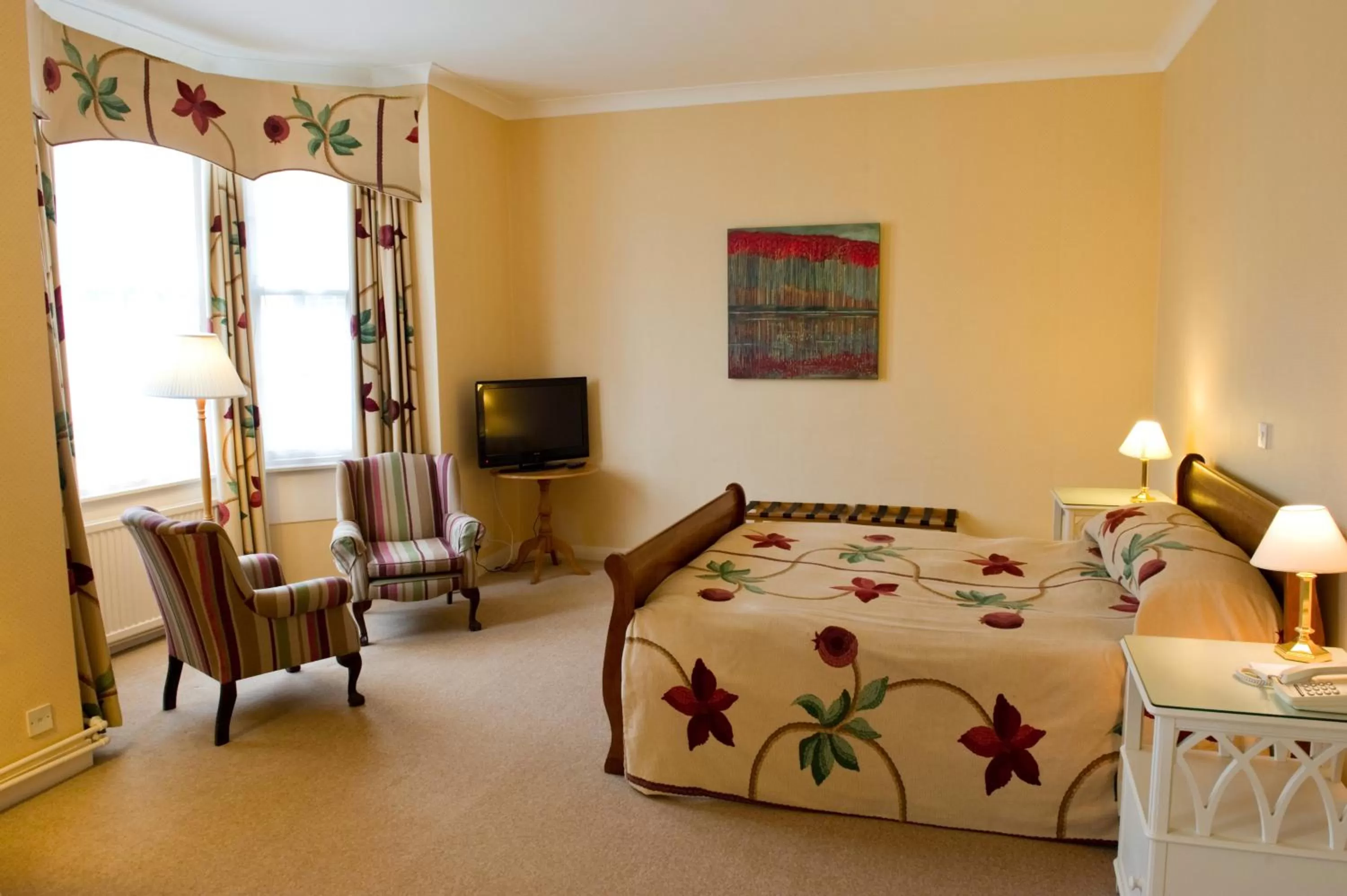 Photo of the whole room, Bed in Green Hotel