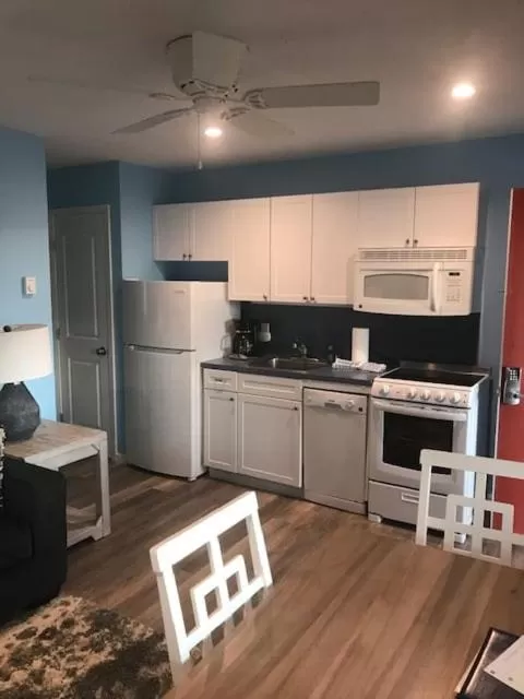 Kitchen/Kitchenette in Montauk Oceanside Suites