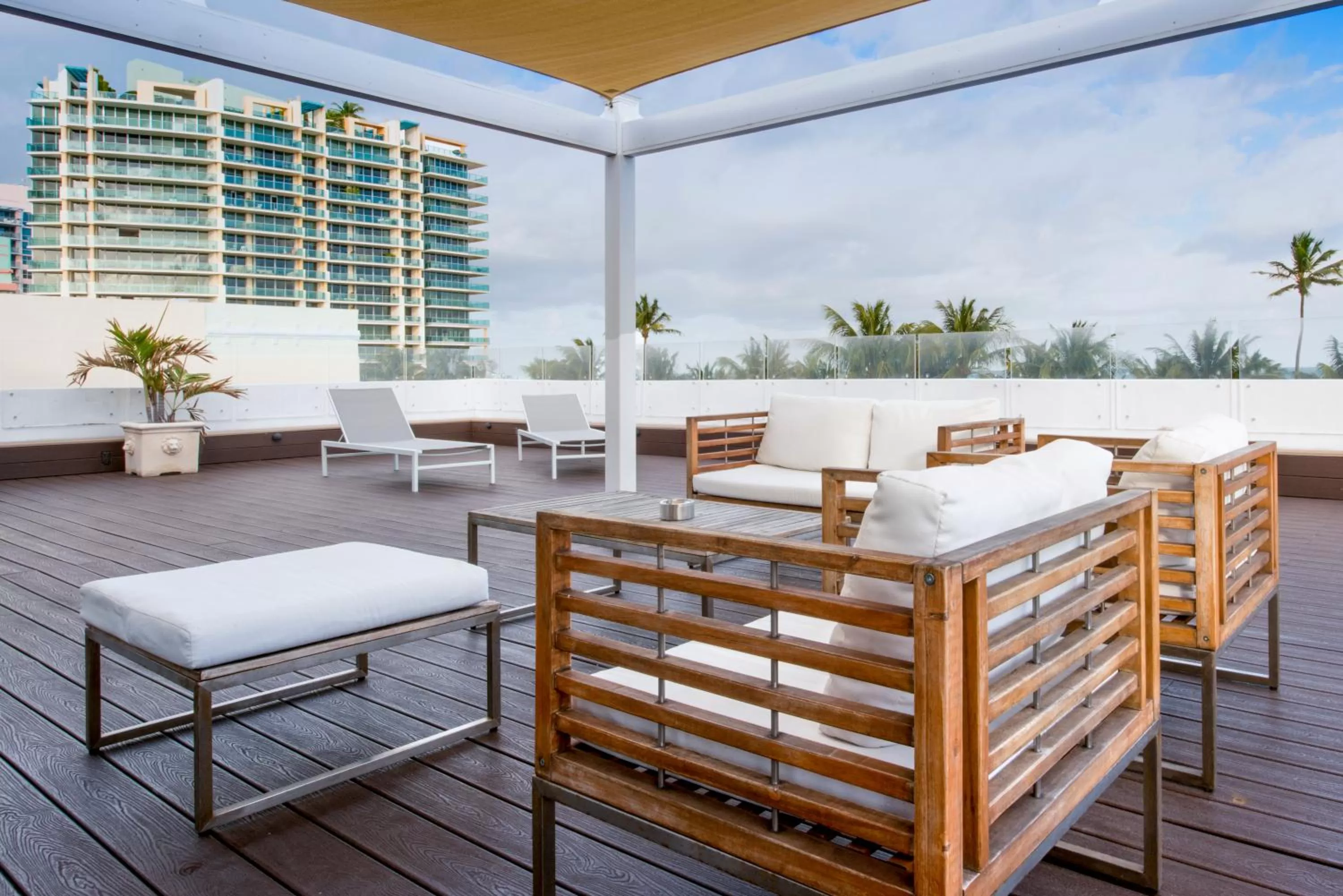 Balcony/Terrace in Penguin Hotel