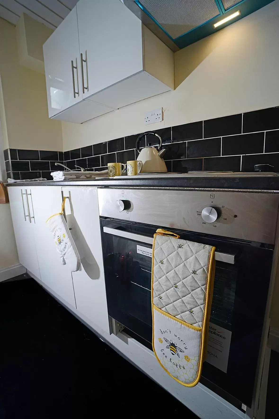 Kitchen/Kitchenette in The Winter Garden Suites