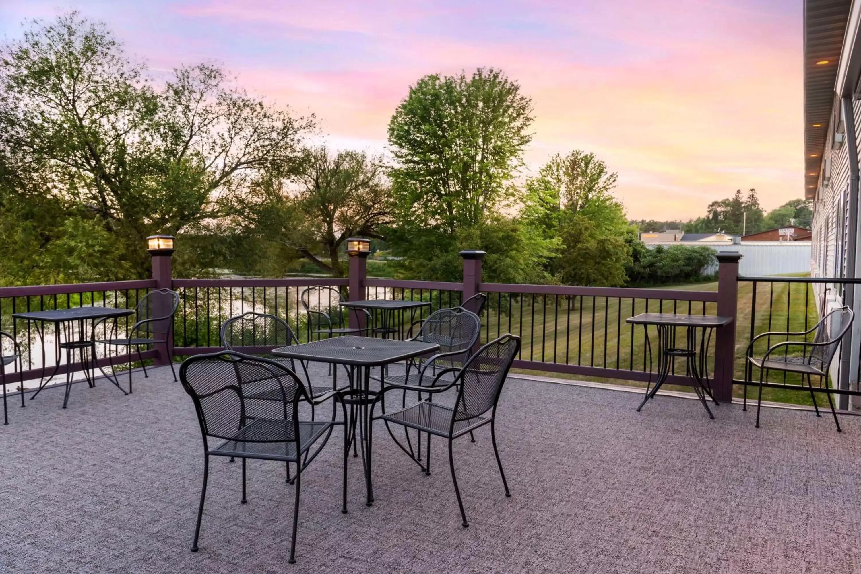 Property building in Best Western Spooner Riverplace Property building in Best Western Spooner Riverplace