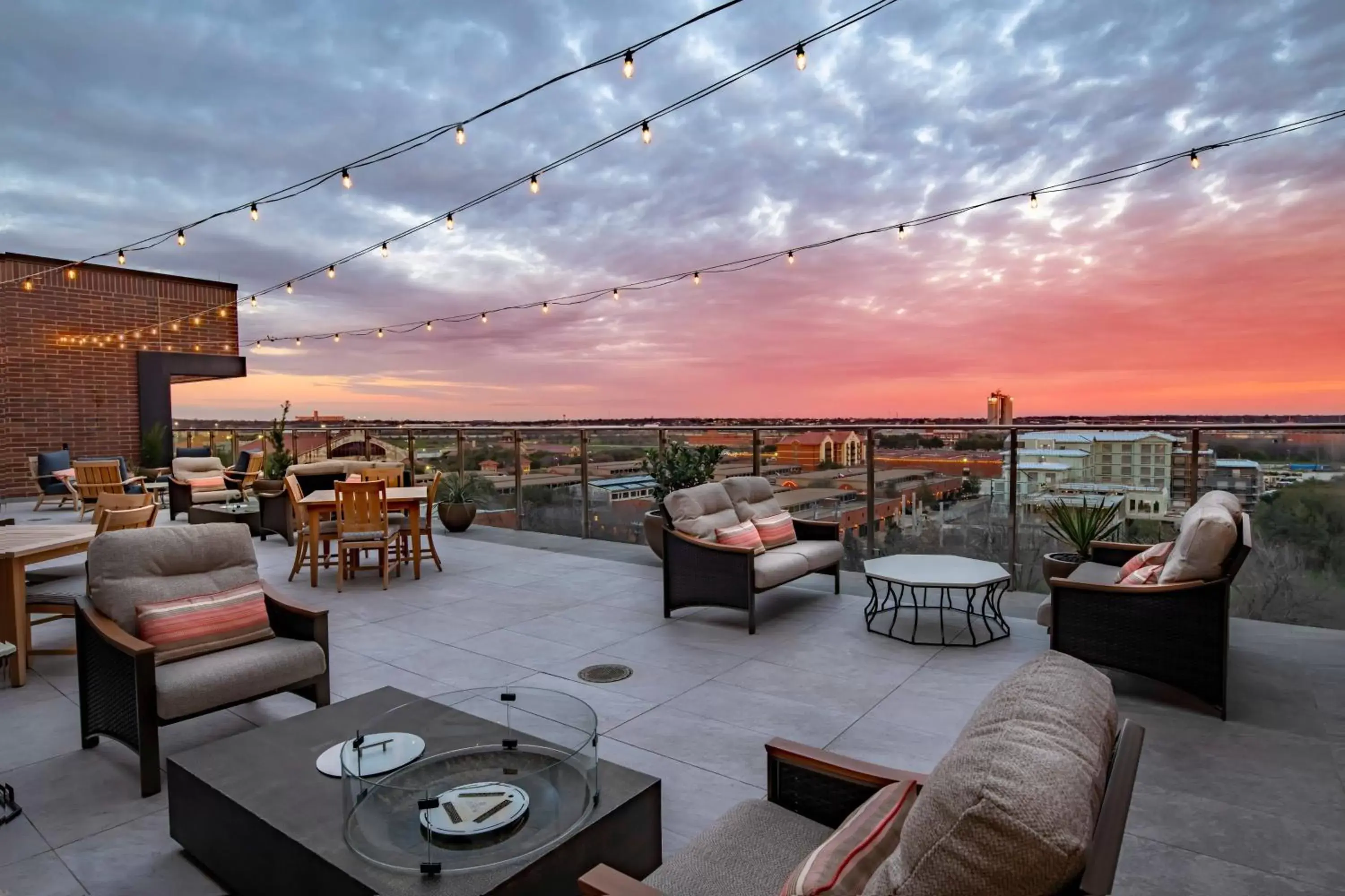 Meeting/conference room, Restaurant/Places to Eat in SpringHill Suites by Marriott Fort Worth Historic Stockyards