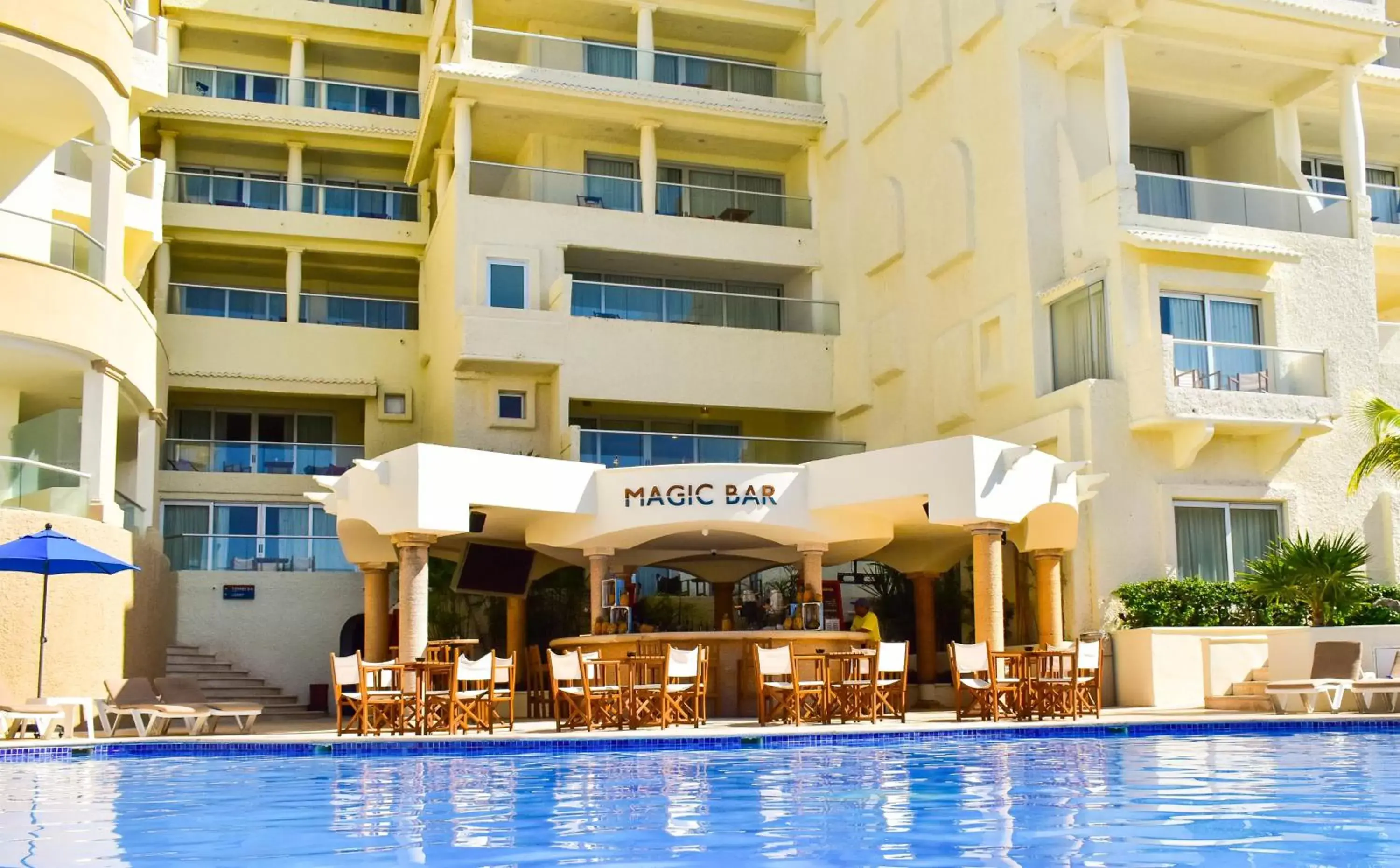 Lounge or bar, Swimming Pool in Hotel NYX Cancun