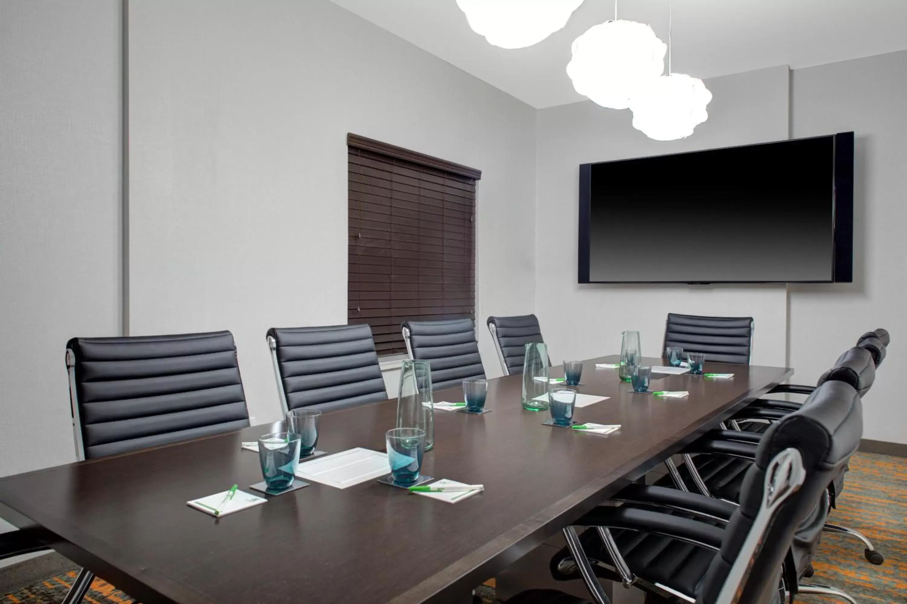 Meeting/conference room in Holiday Inn Windsor - Wine Country, an IHG Hotel