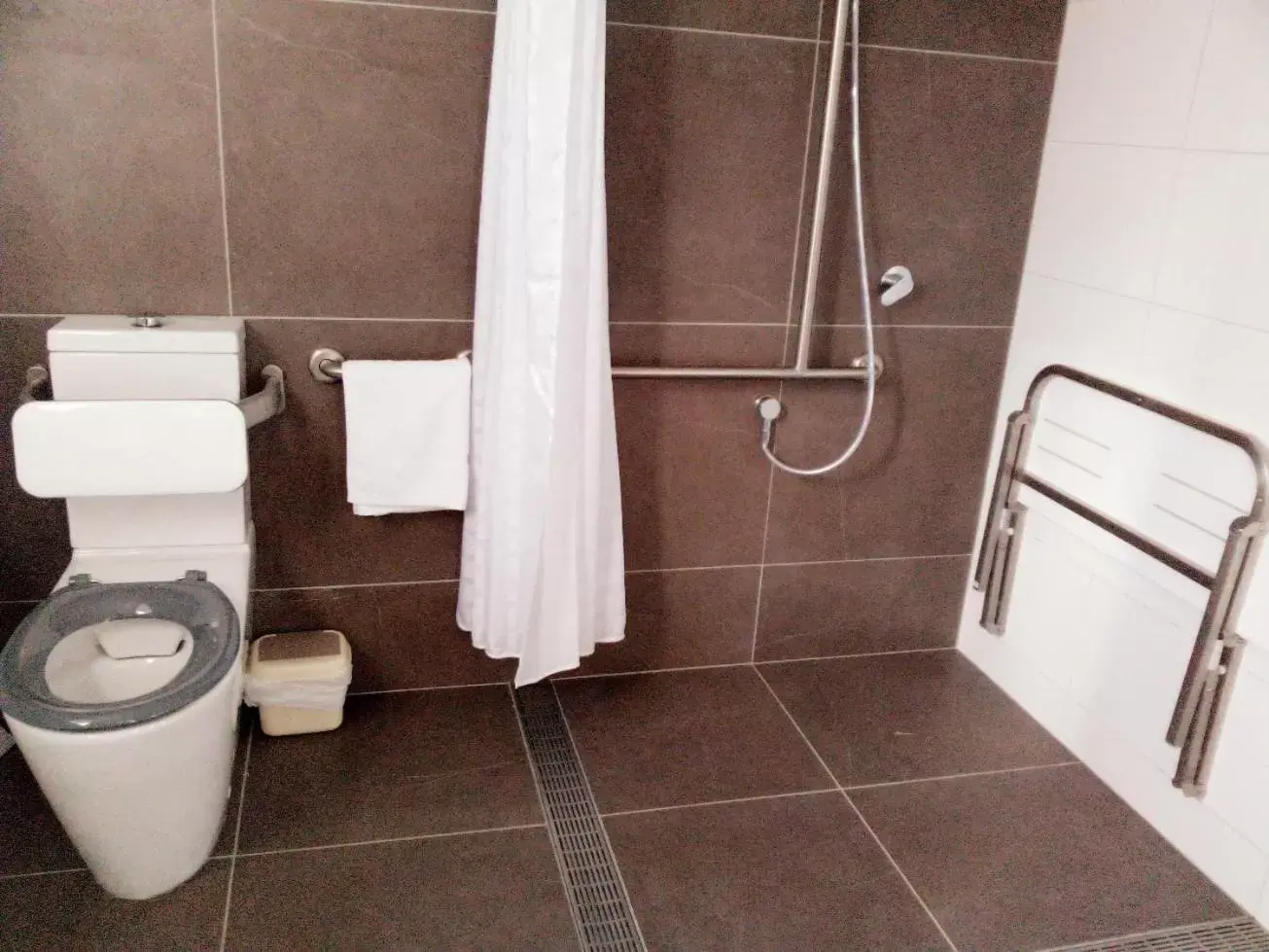Bathroom in Hive Hotel, Moruya