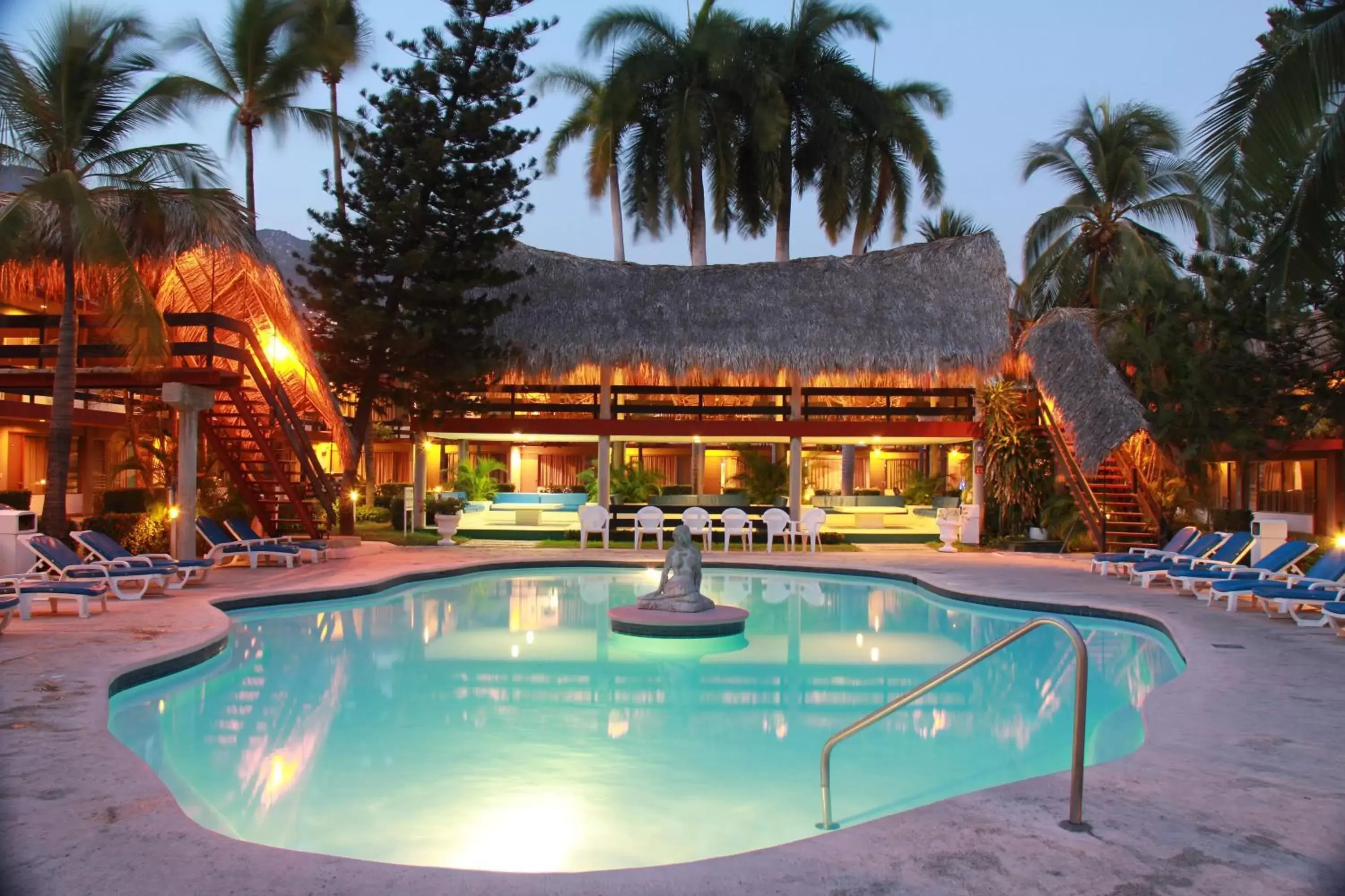 Swimming Pool in Hotel Bali-Hai Acapulco