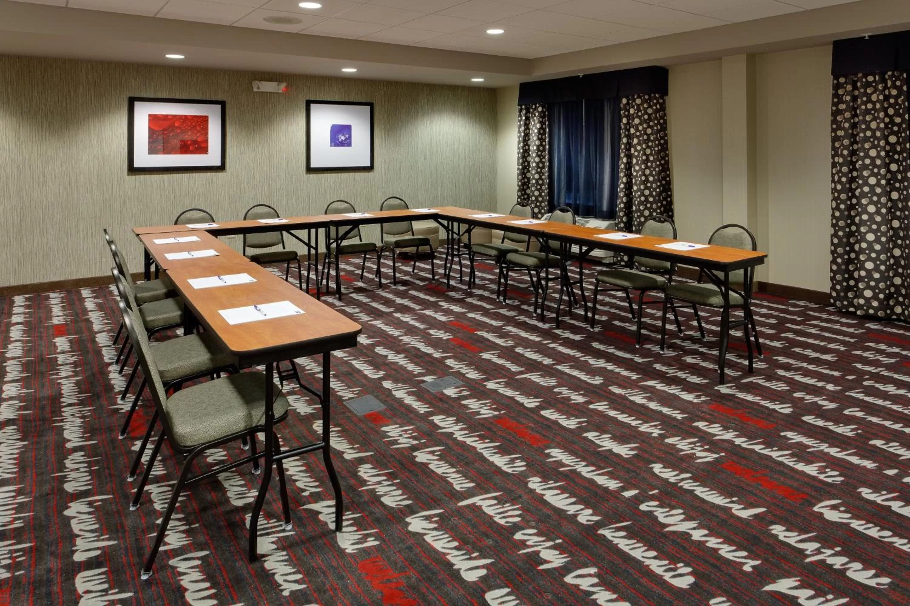 Meeting/conference room in Holiday Inn Express & Suites Northeast by IHG