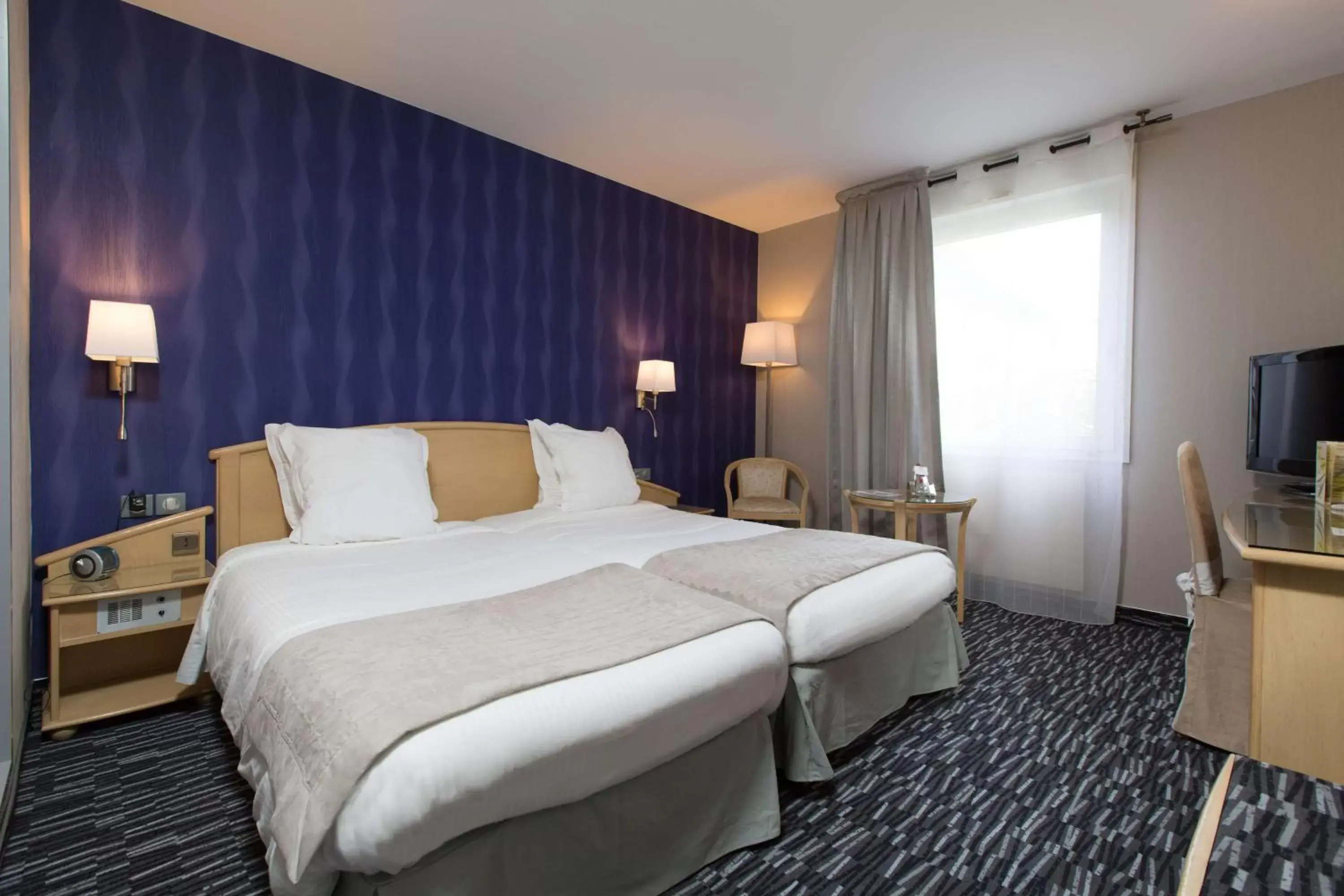 Photo of the whole room, Bed in Best Western Plus La Fayette Hotel et SPA