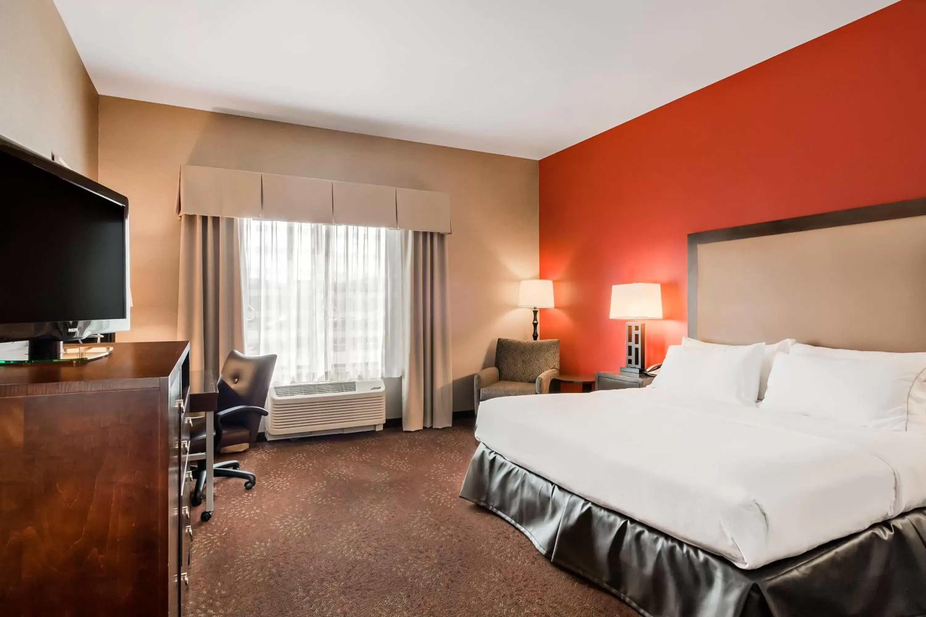 Photo of the whole room, Bed in Holiday Inn Express and Suites Missoula, an IHG Hotel