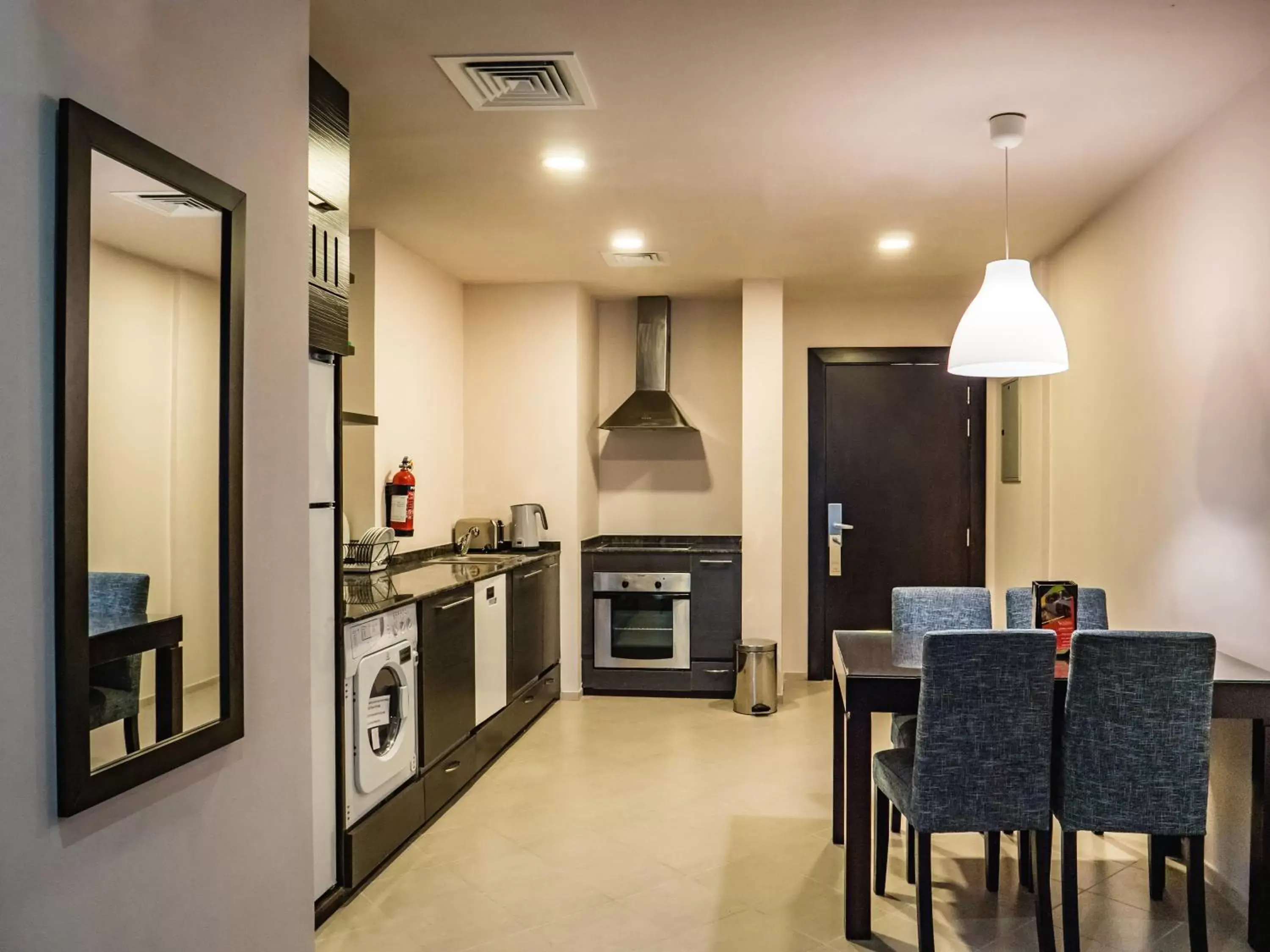 Dining area, Kitchen/Kitchenette in Signature Hotel Apartments and Spa