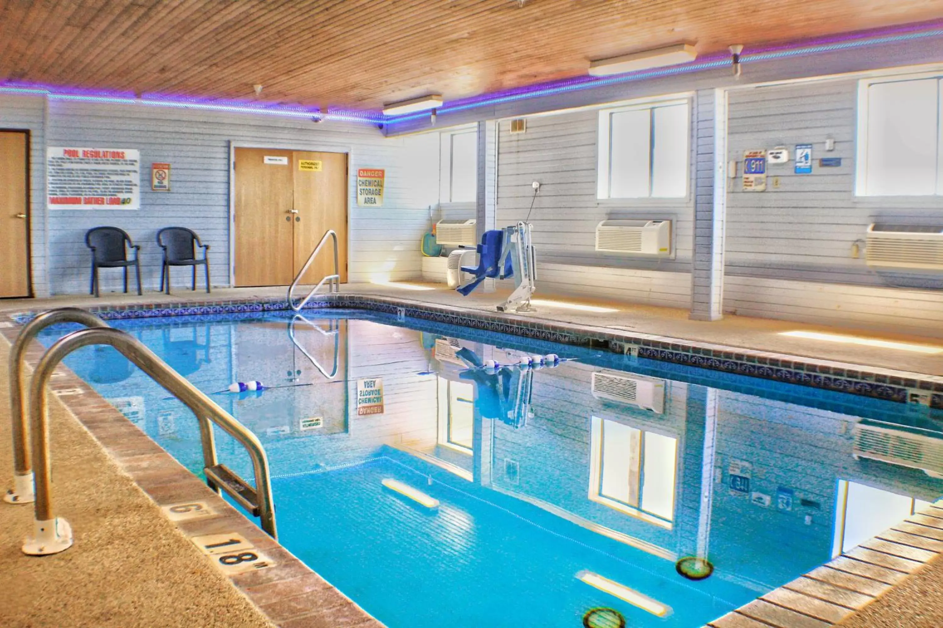 Pool view, Swimming Pool in Victorian Inn & Suites-York