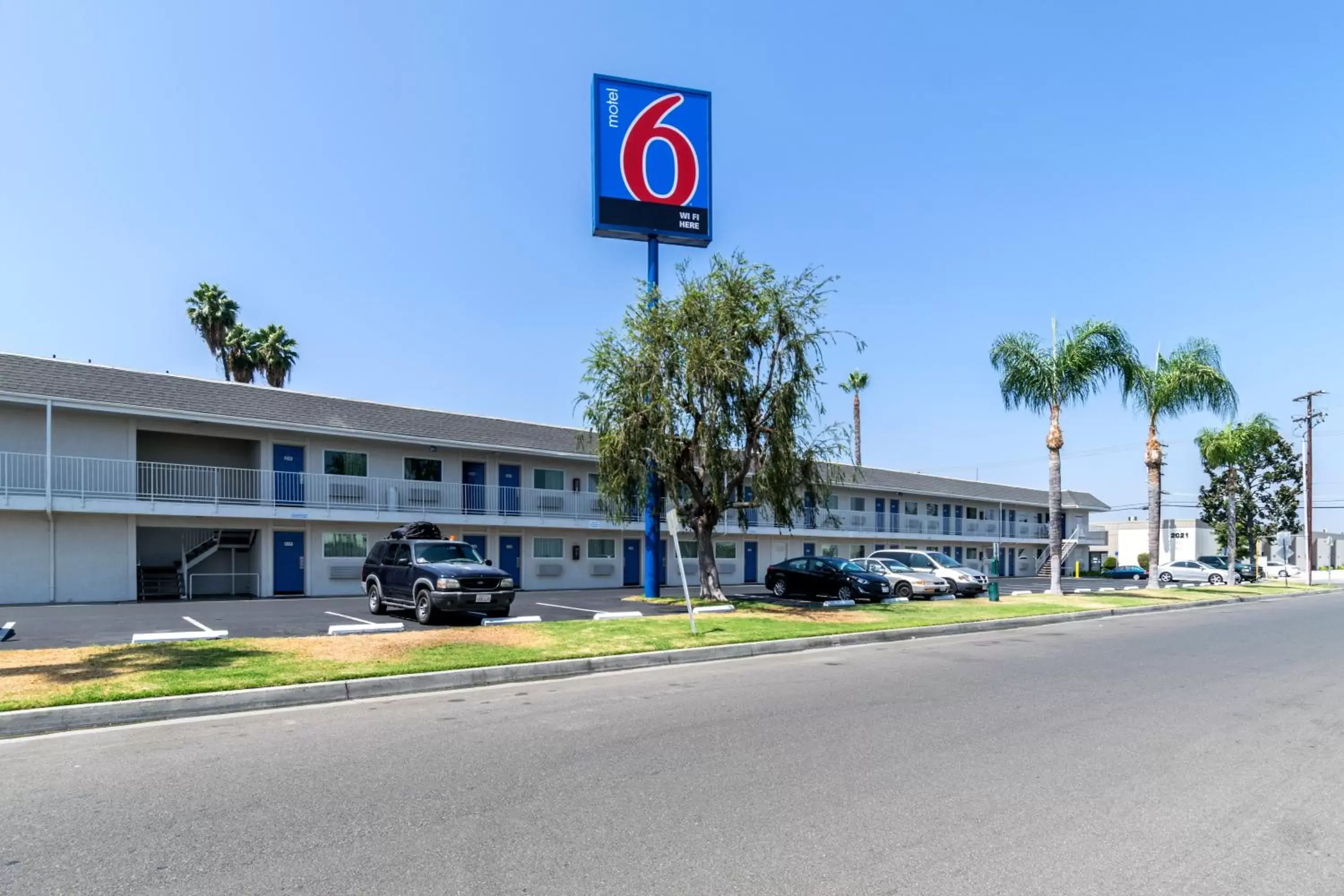 Facade/entrance, Property Building in Motel 6-Anaheim, CA - Fullerton East