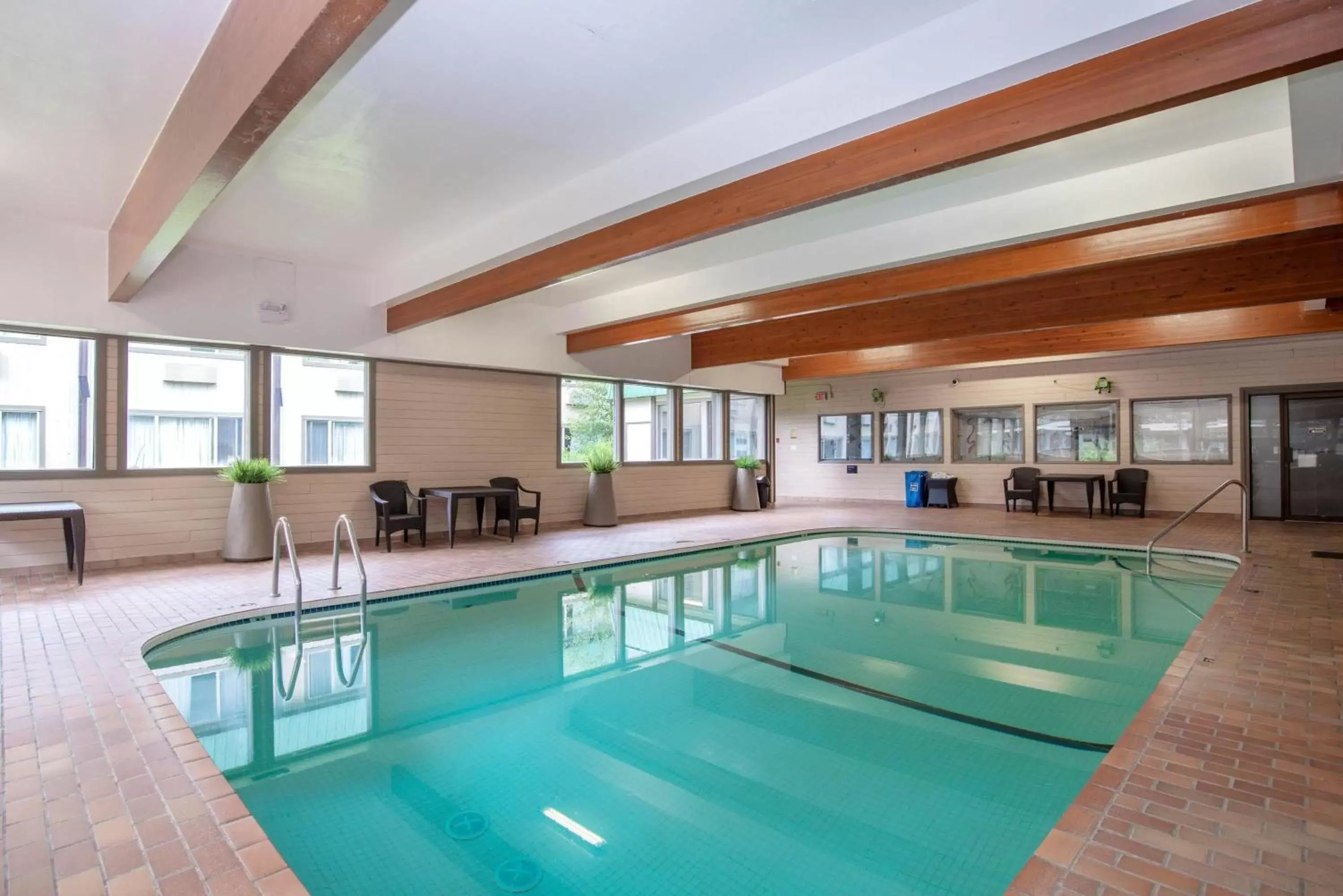 Swimming Pool in Sandman Hotel Revelstoke