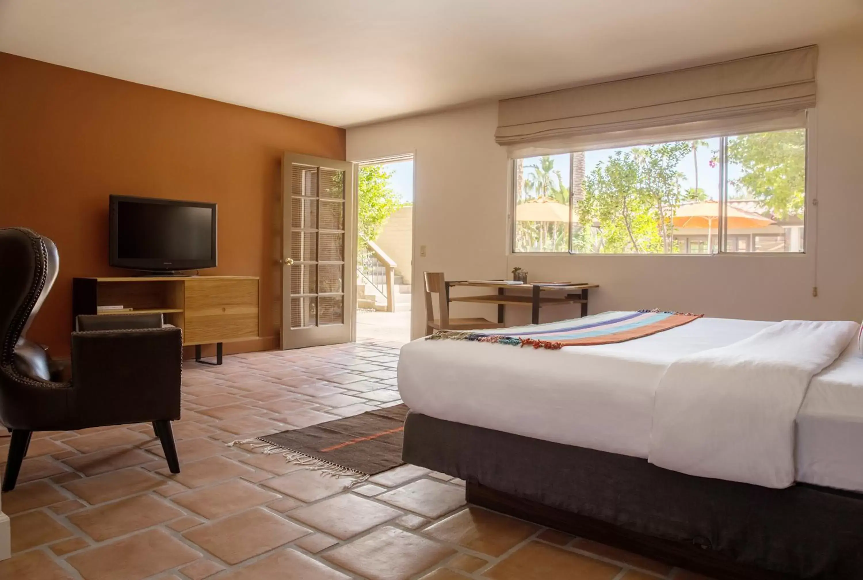 King Room - single occupancy in Santiago Resort - Palm Springs Premier Gay Men’s Resort King Room - single occupancy in Santiago Resort - Palm Springs Premier Gay Men’s Resort